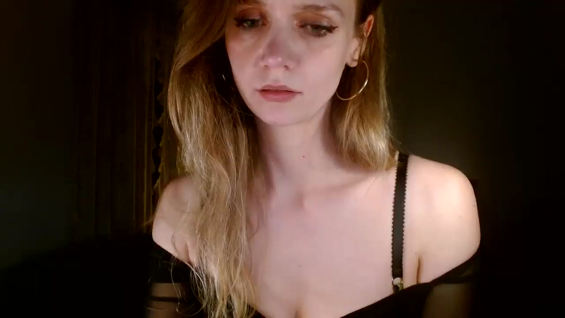 Gallery image thumbnail from muffinmoon's myfreecams stream on, 12/06/2024, 04:32 image 11 of 20