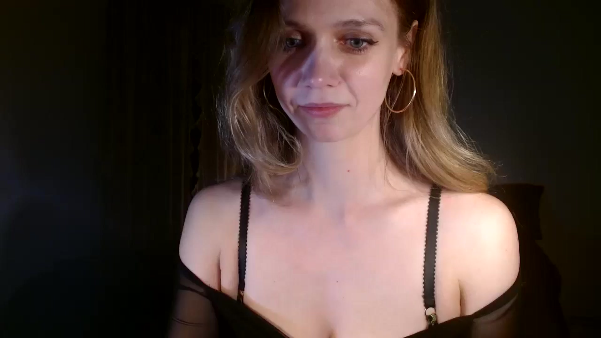 Gallery image thumbnail from muffinmoon's myfreecams stream on, 12/06/2024, 05:04 image 13 of 20