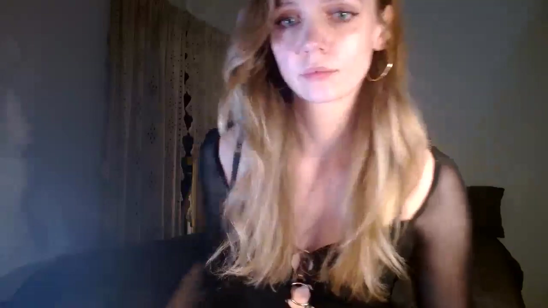 Gallery image thumbnail from muffinmoon's myfreecams stream on, 12/06/2024, 06:30 image 9 of 20