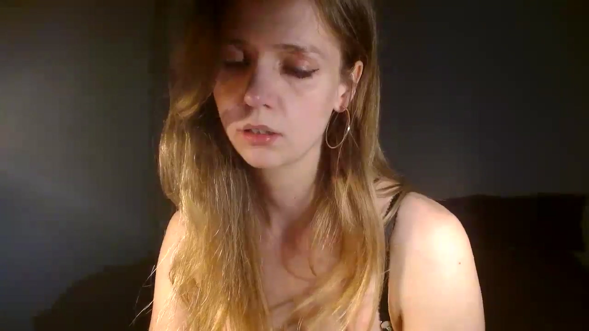 Gallery image thumbnail from muffinmoon's myfreecams stream on, 12/06/2024, 06:57 image 8 of 20
