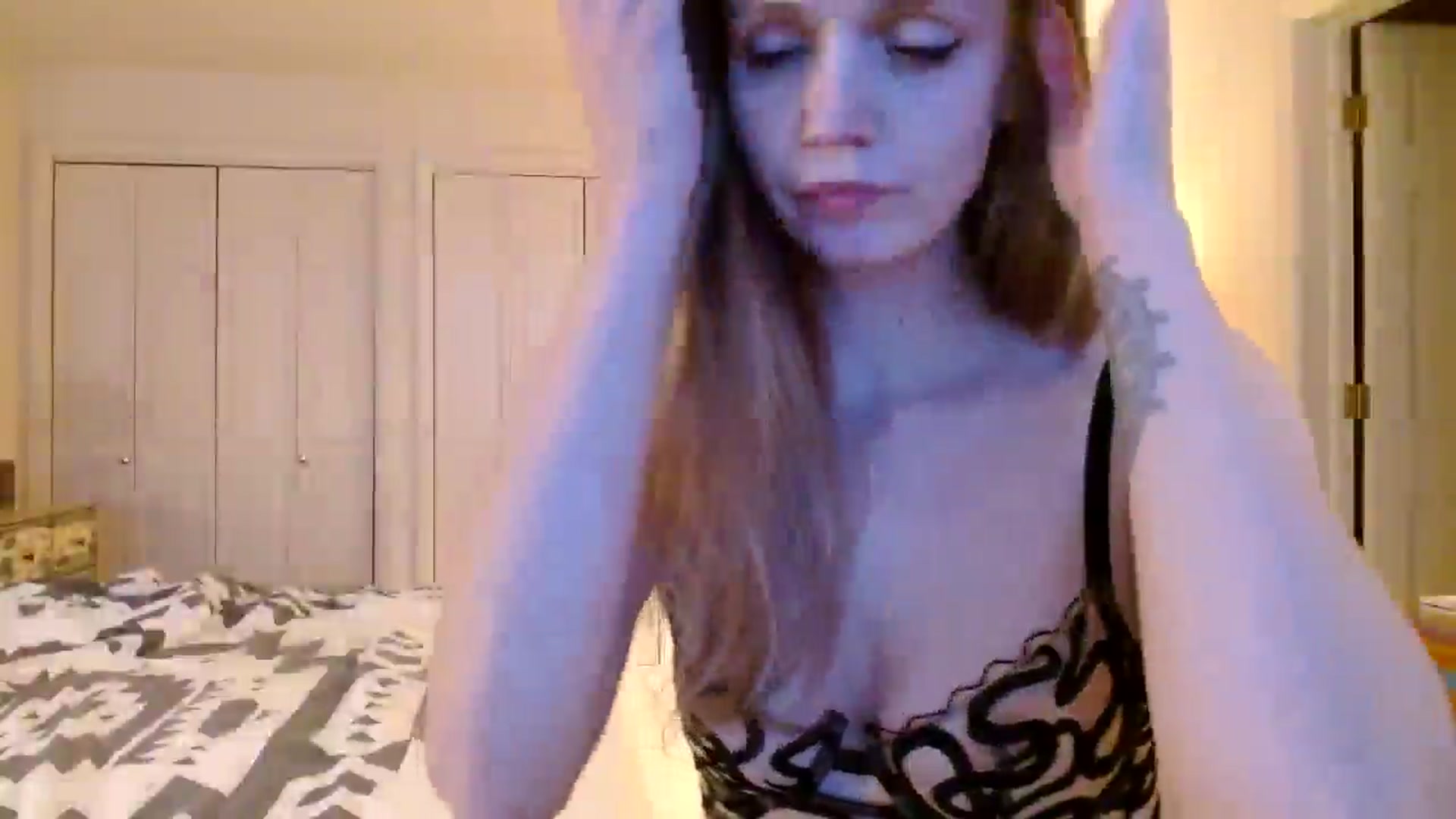 Gallery image thumbnail from muffinmoon's myfreecams stream on, 12/14/2024, 23:59 image 16 of 20