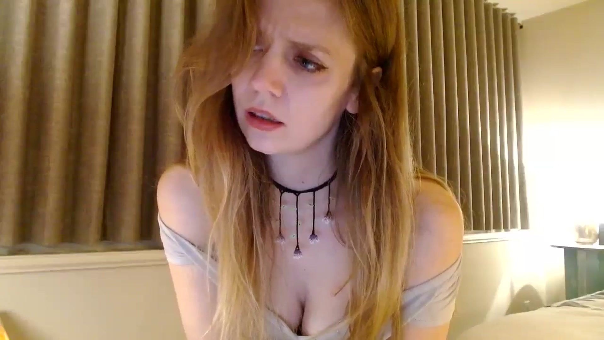 Gallery image thumbnail from muffinmoon's myfreecams stream on, 12/15/2024, 07:45 image 4 of 20