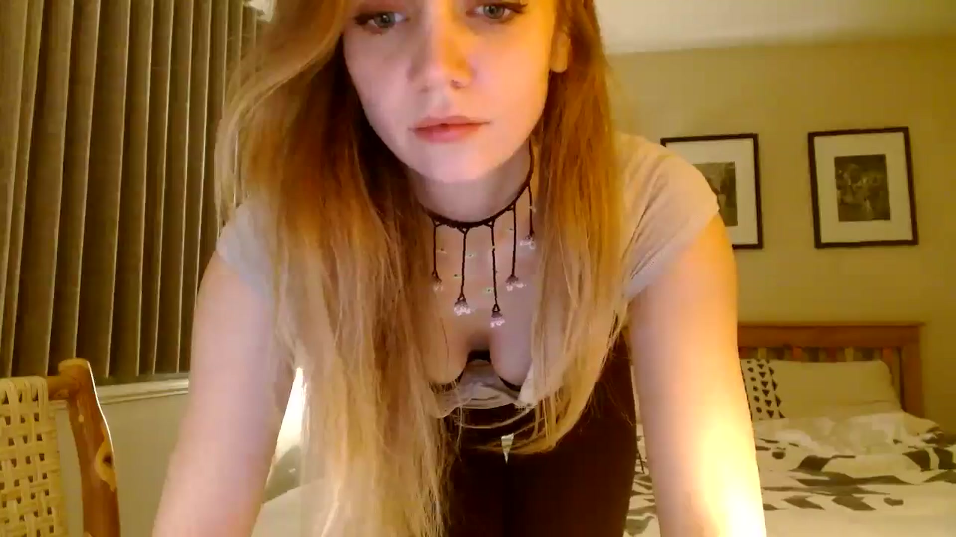 Gallery image thumbnail from muffinmoon's myfreecams stream on, 12/15/2024, 07:45 image 15 of 20