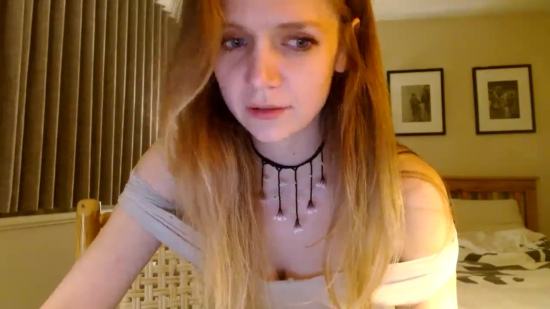 Gallery image thumbnail from muffinmoon's myfreecams stream on, 12/15/2024, 07:45 image 18 of 20