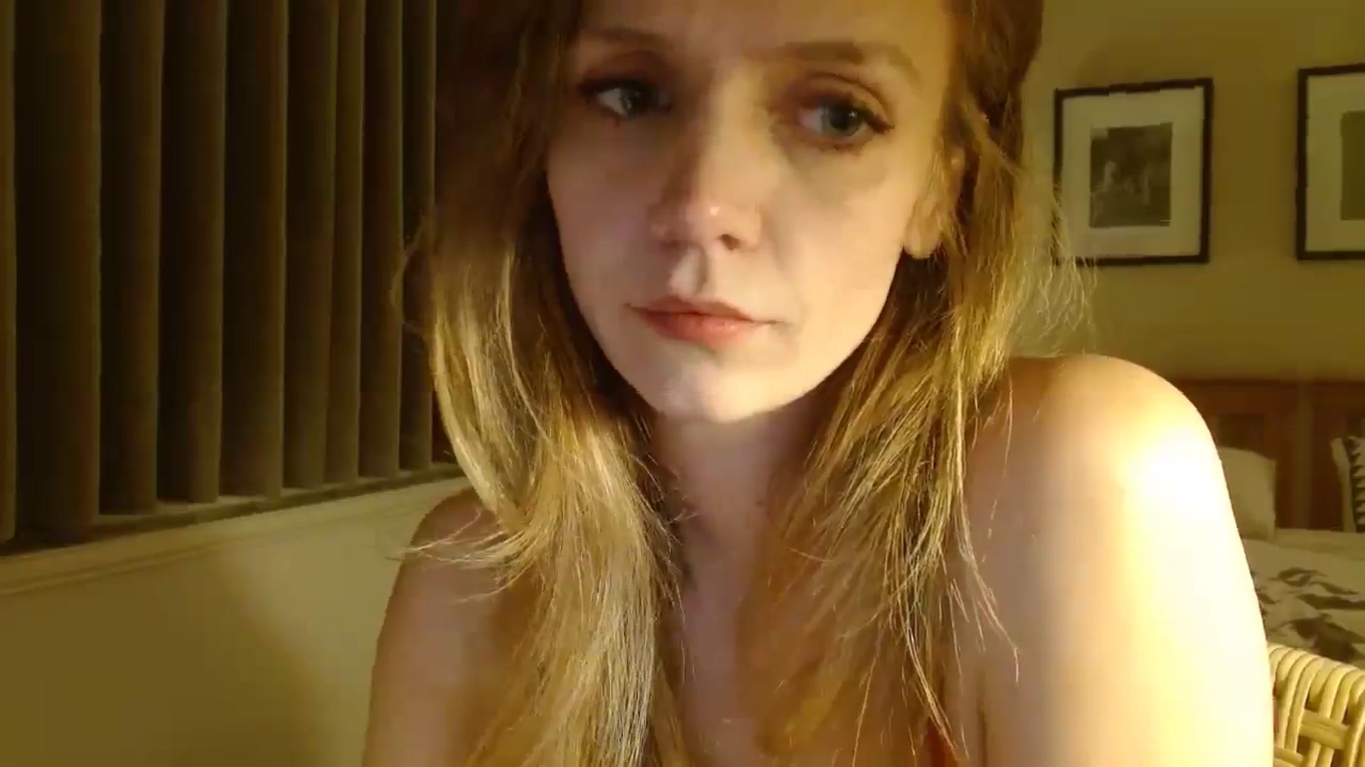 Gallery image thumbnail from muffinmoon's myfreecams stream on, 12/17/2024, 07:17 image 11 of 20