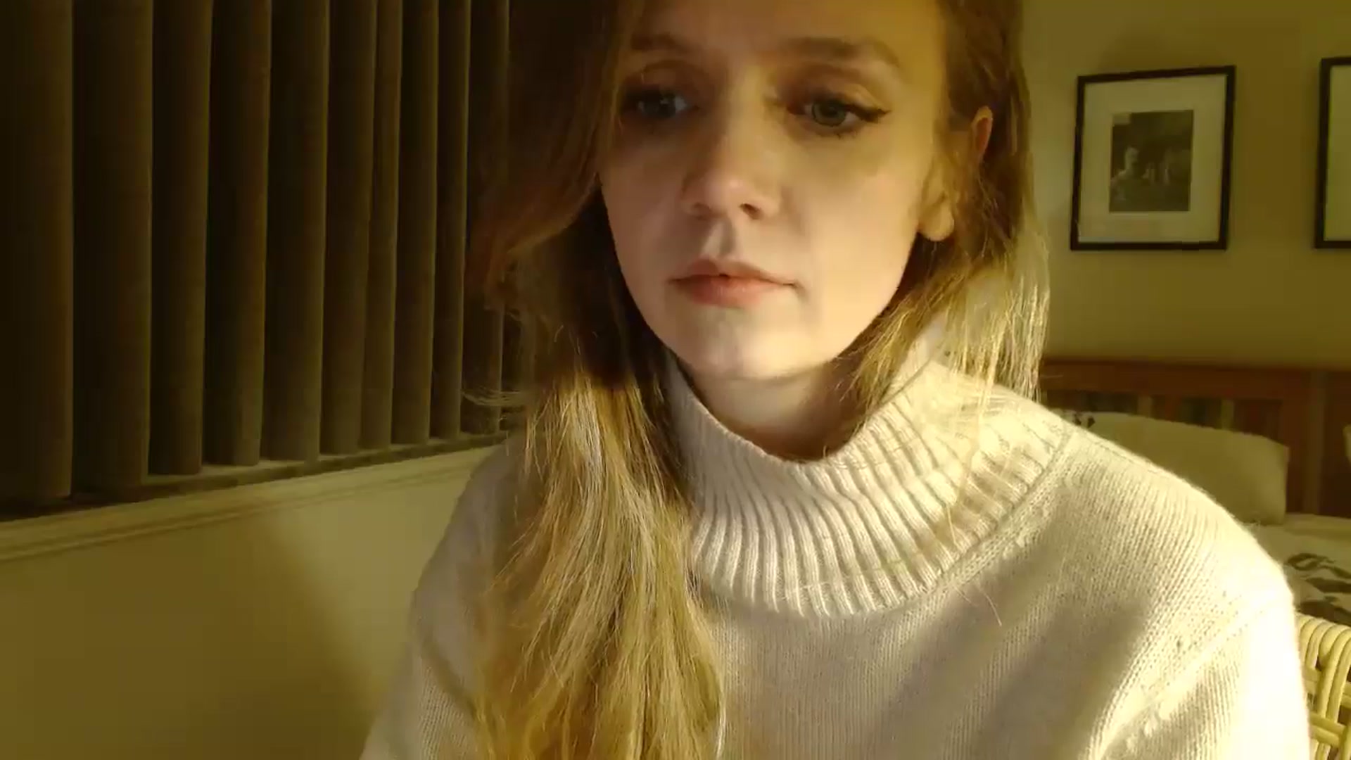 Gallery image thumbnail from muffinmoon's myfreecams stream on, 12/17/2024, 07:17 image 7 of 20