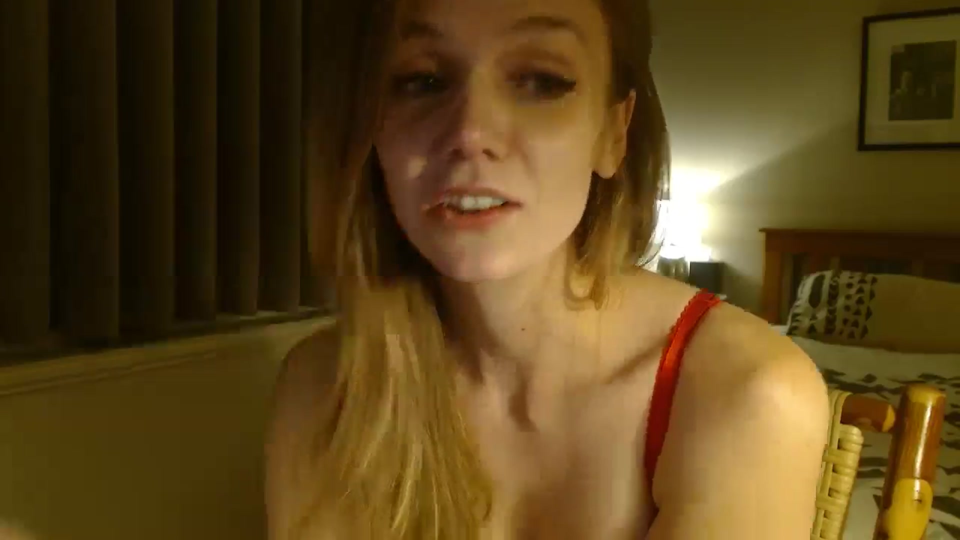 Gallery image thumbnail from muffinmoon's myfreecams stream on, 12/17/2024, 07:17 image 13 of 20