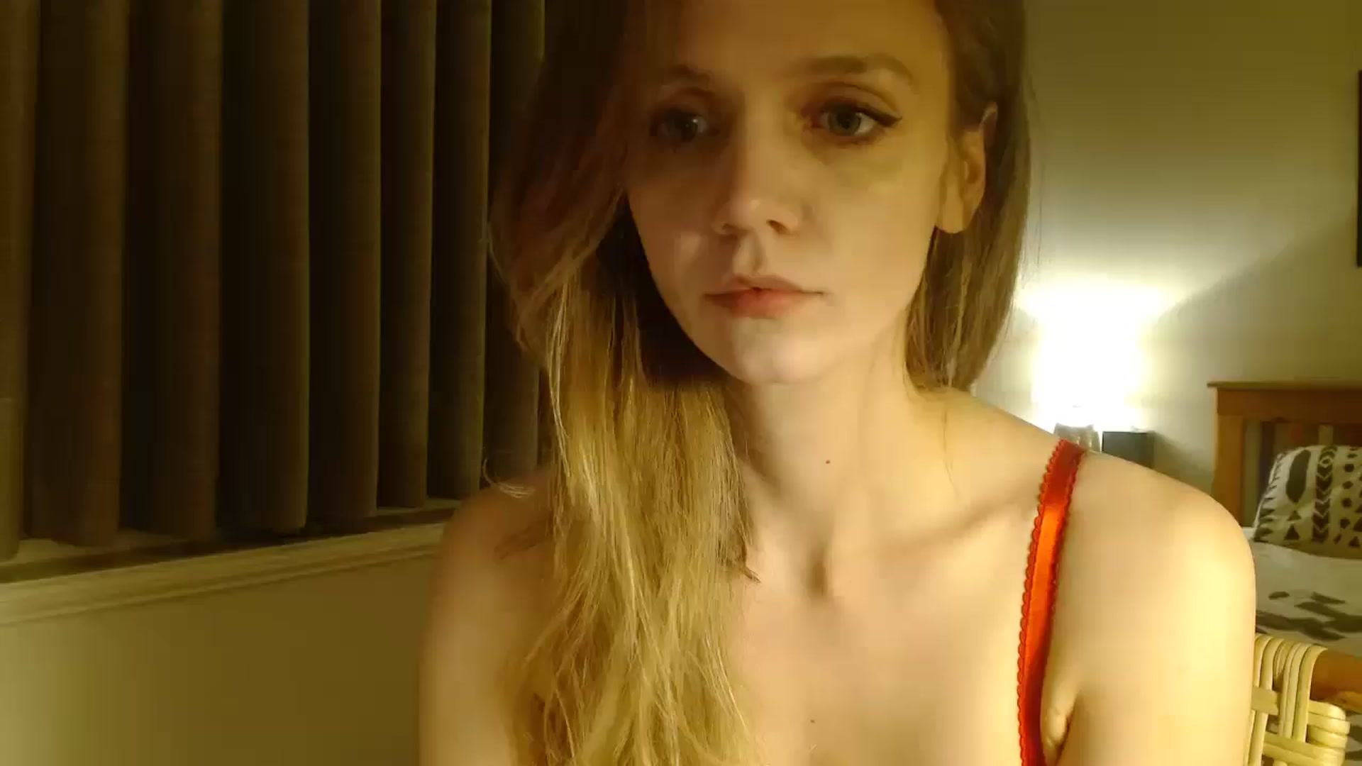 Gallery image thumbnail from muffinmoon's myfreecams stream on, 12/17/2024, 07:17 image 10 of 20