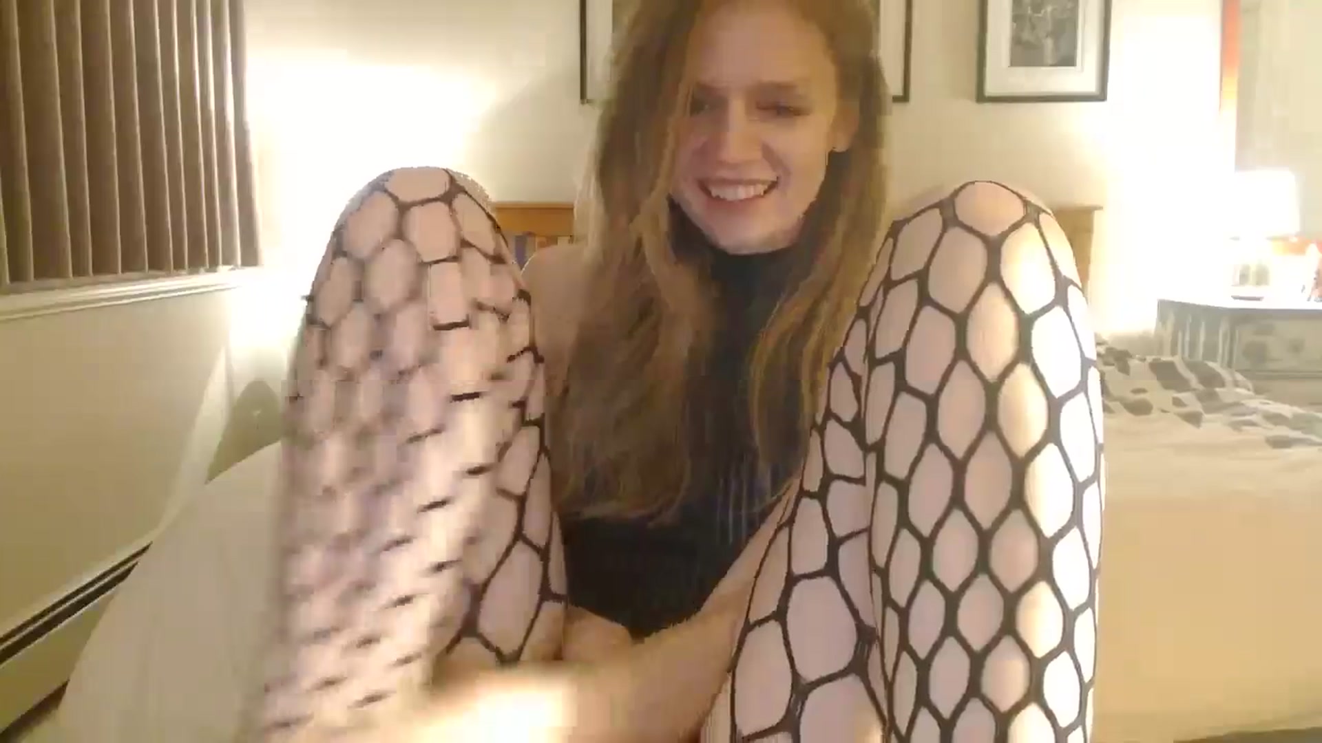 Gallery image thumbnail from muffinmoon's myfreecams stream on, 12/17/2024, 07:32 image 9 of 20