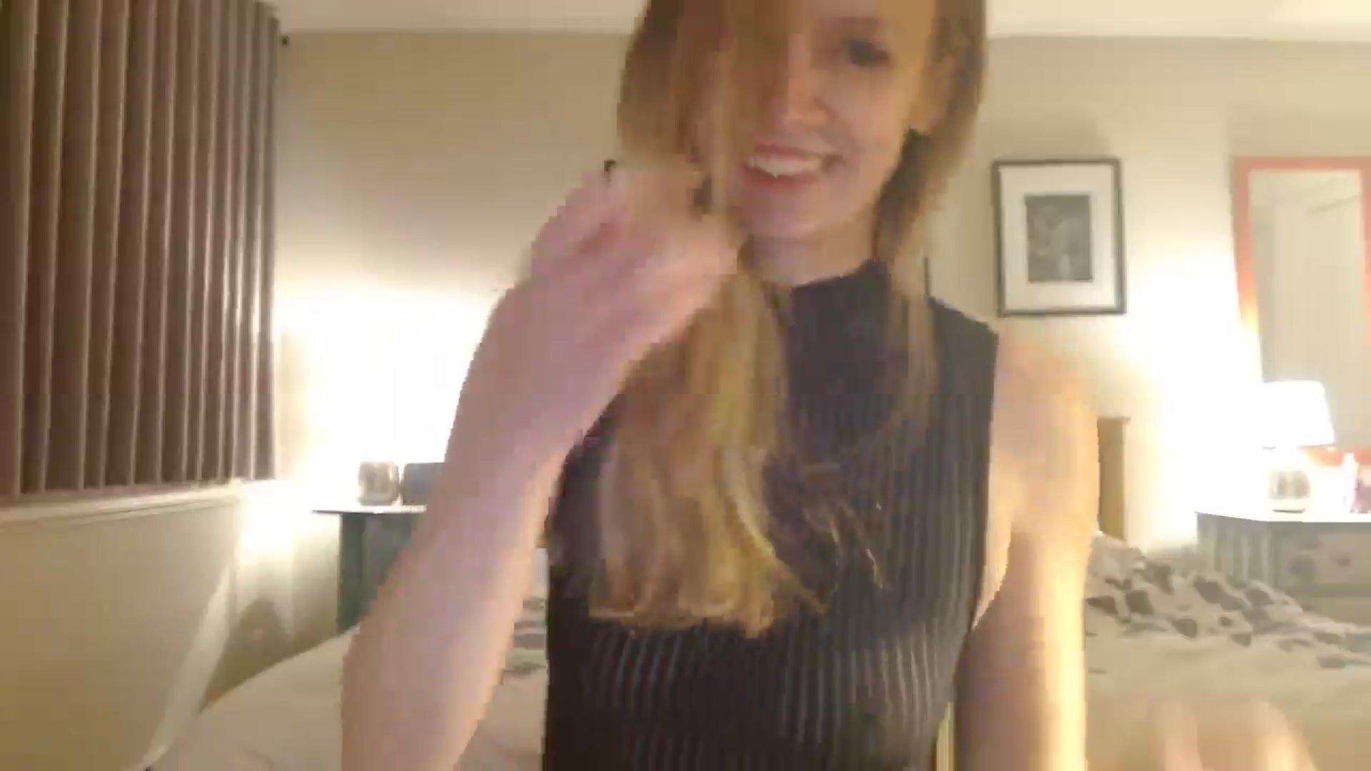 Gallery image thumbnail from muffinmoon's myfreecams stream on, 12/17/2024, 07:32 image 16 of 20