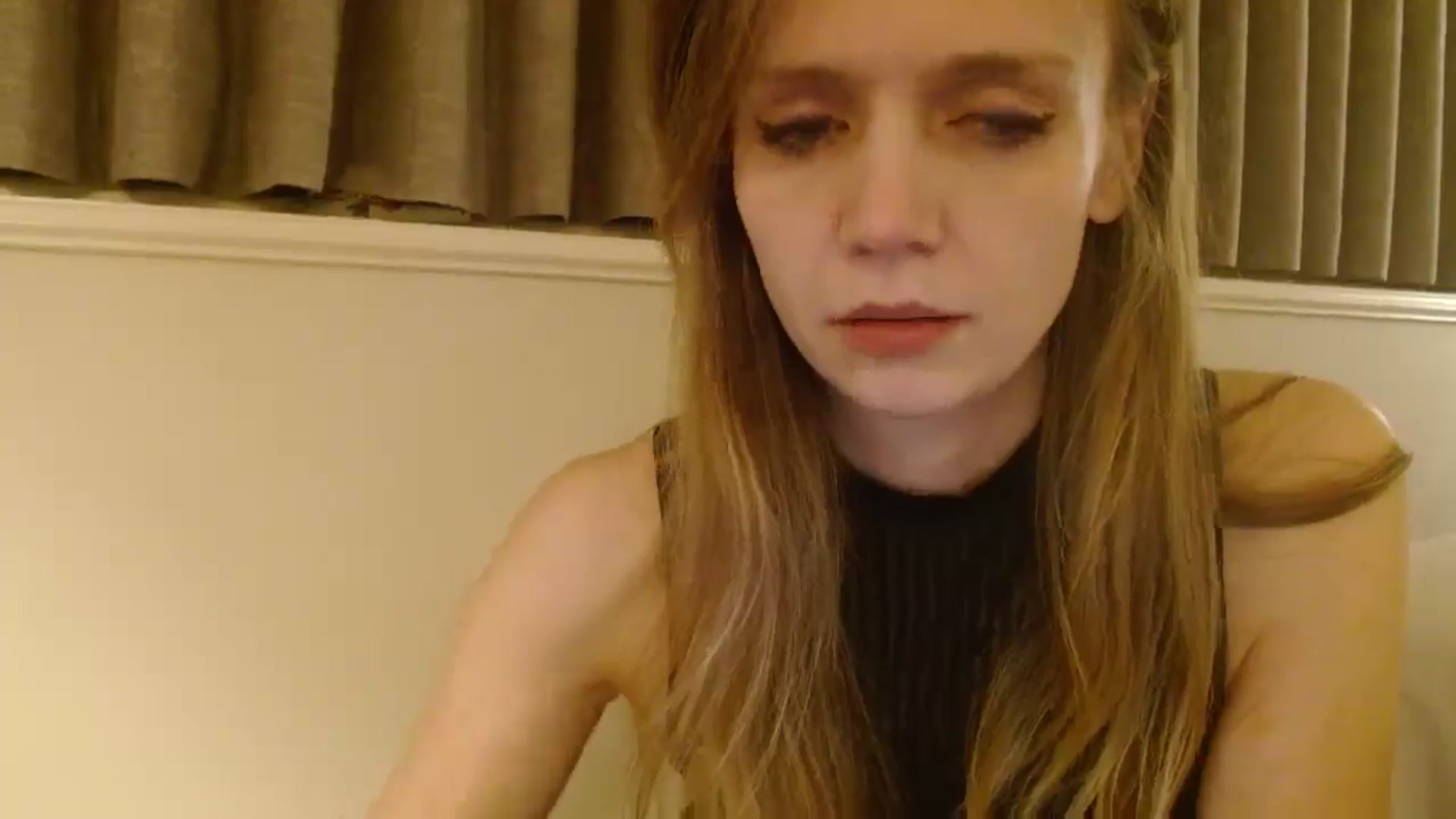 Gallery image thumbnail from muffinmoon's myfreecams stream on, 12/17/2024, 07:32 image 3 of 20