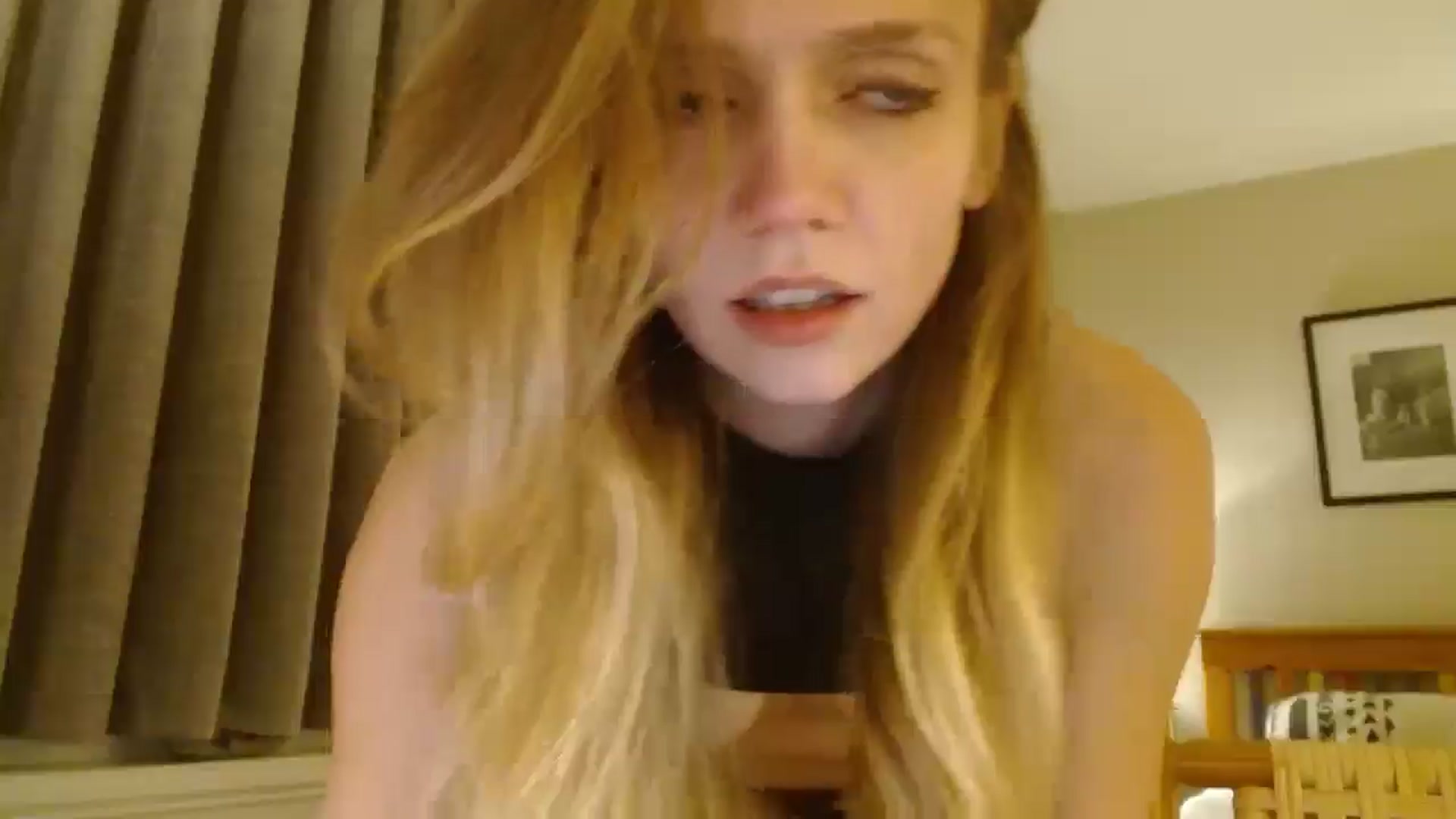 Gallery image thumbnail from muffinmoon's myfreecams stream on, 12/17/2024, 07:32 image 5 of 20