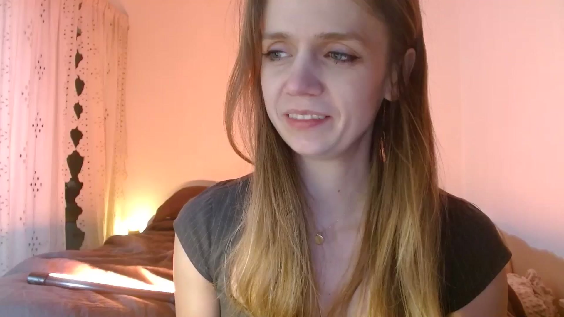 Gallery image thumbnail from muffinmoon's myfreecams stream on, 01/31/2025, 08:18 image 10 of 20
