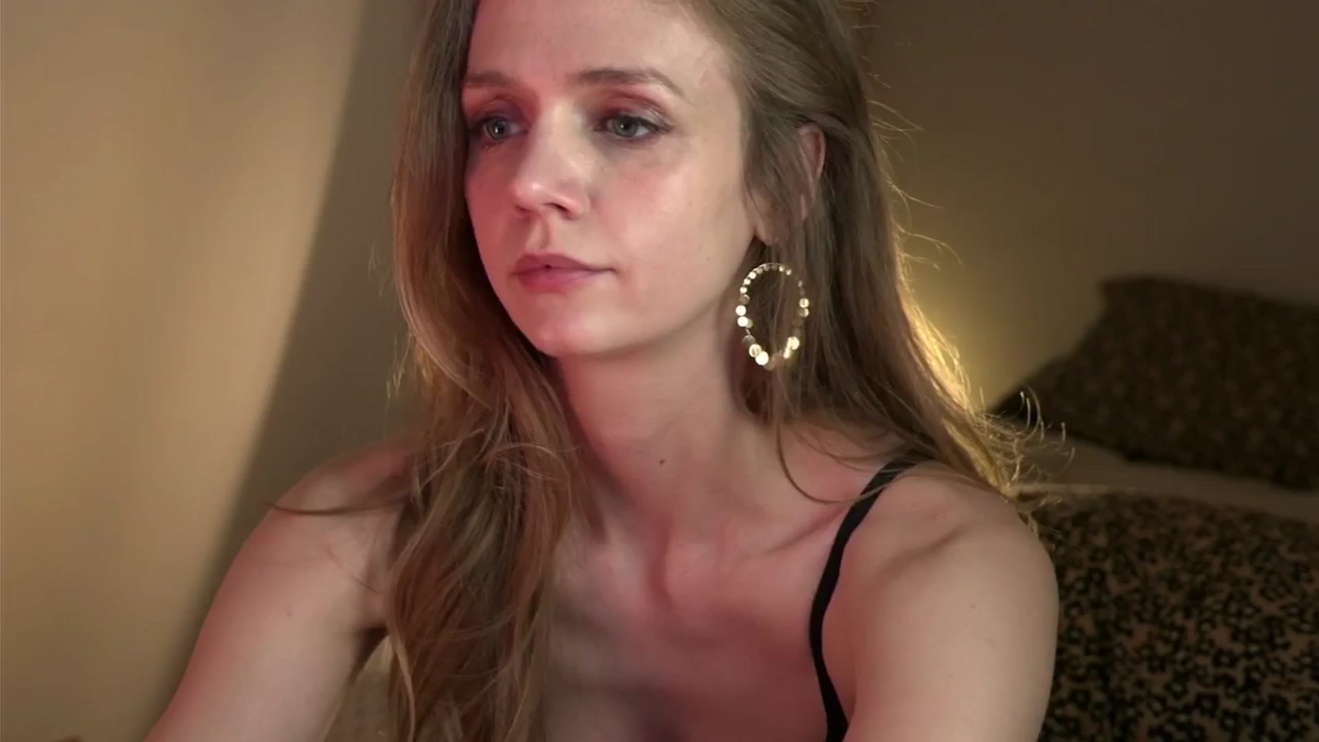 Gallery image thumbnail from muffinmoon's myfreecams stream on, 05/02/2025, 06:45 image 9 of 20