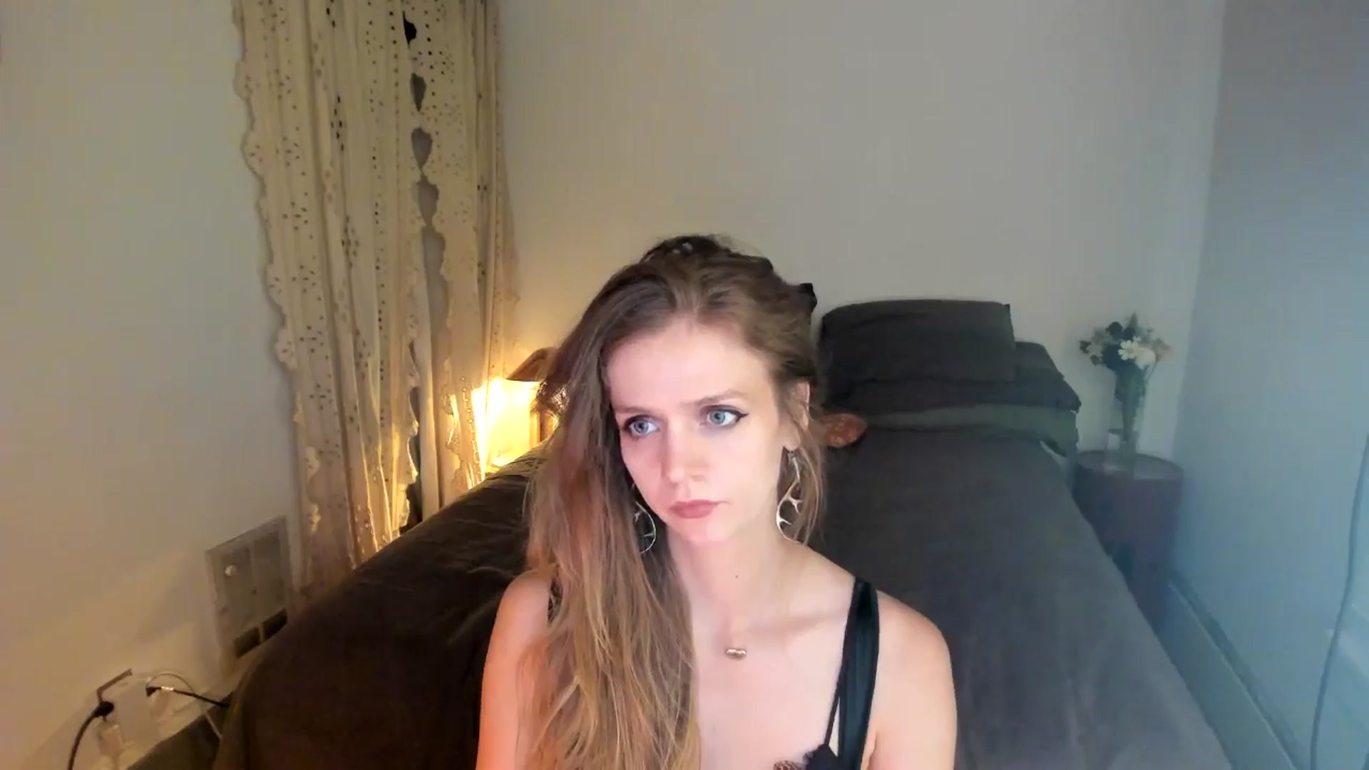 Gallery image thumbnail from muffinmoon's myfreecams stream on, 08/15/2025, 04:49 image 17 of 20
