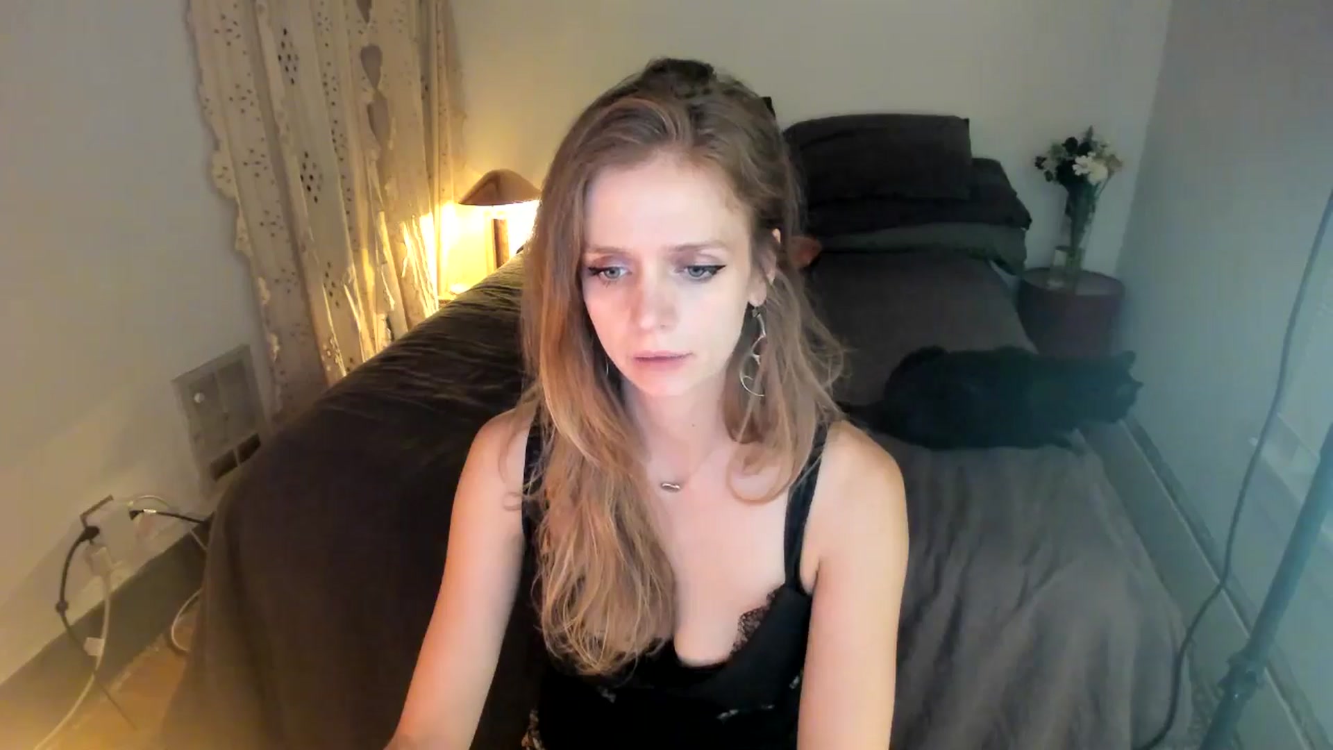 Gallery image thumbnail from muffinmoon's myfreecams stream on, 08/15/2025, 06:38 image 6 of 20