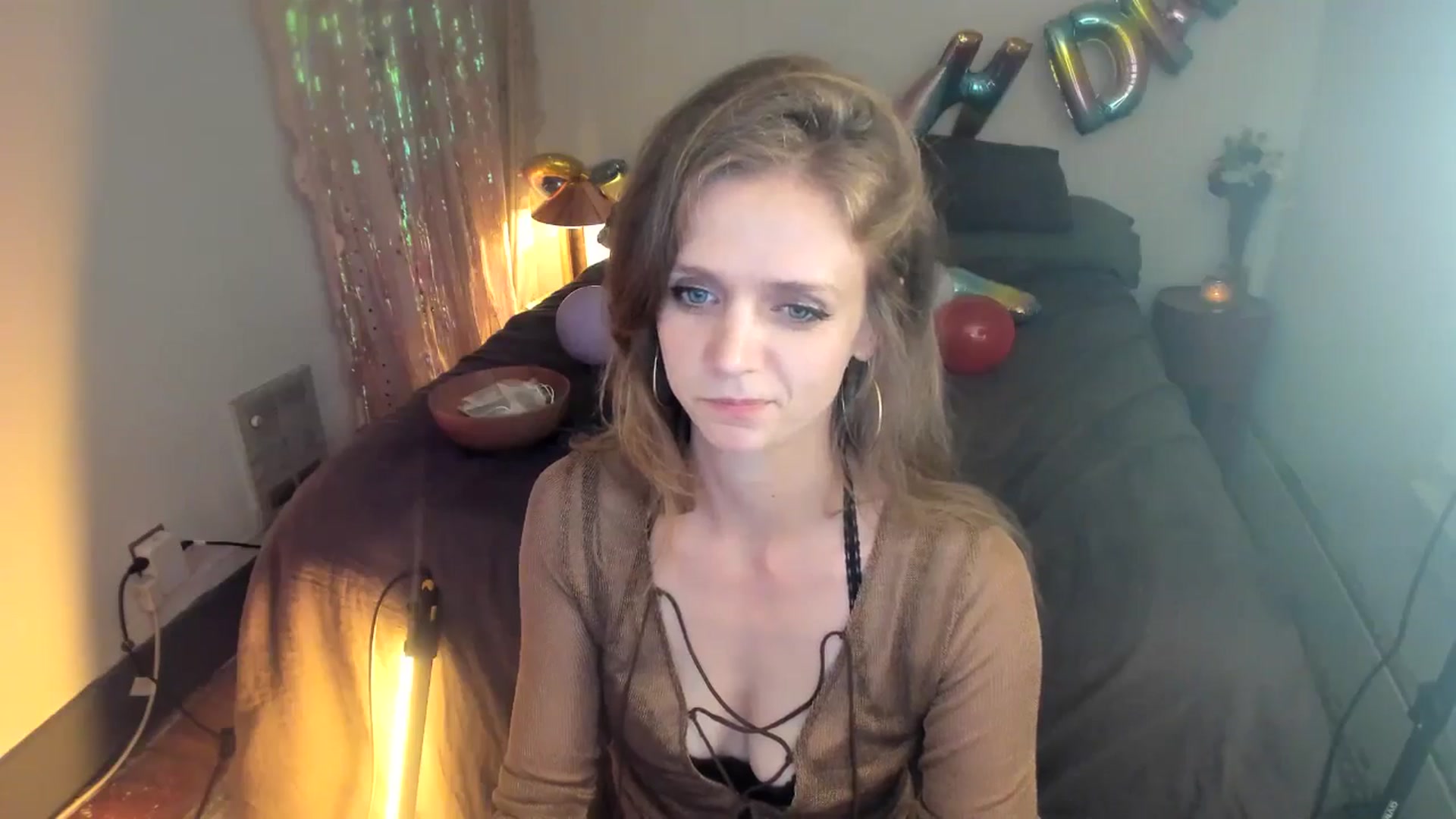 Gallery image thumbnail from muffinmoon's myfreecams stream on, 08/17/2025, 08:06 image 9 of 20
