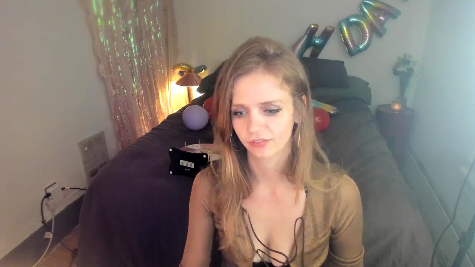 Gallery image thumbnail from muffinmoon's myfreecams stream on, 08/17/2025, 08:06 image 8 of 20
