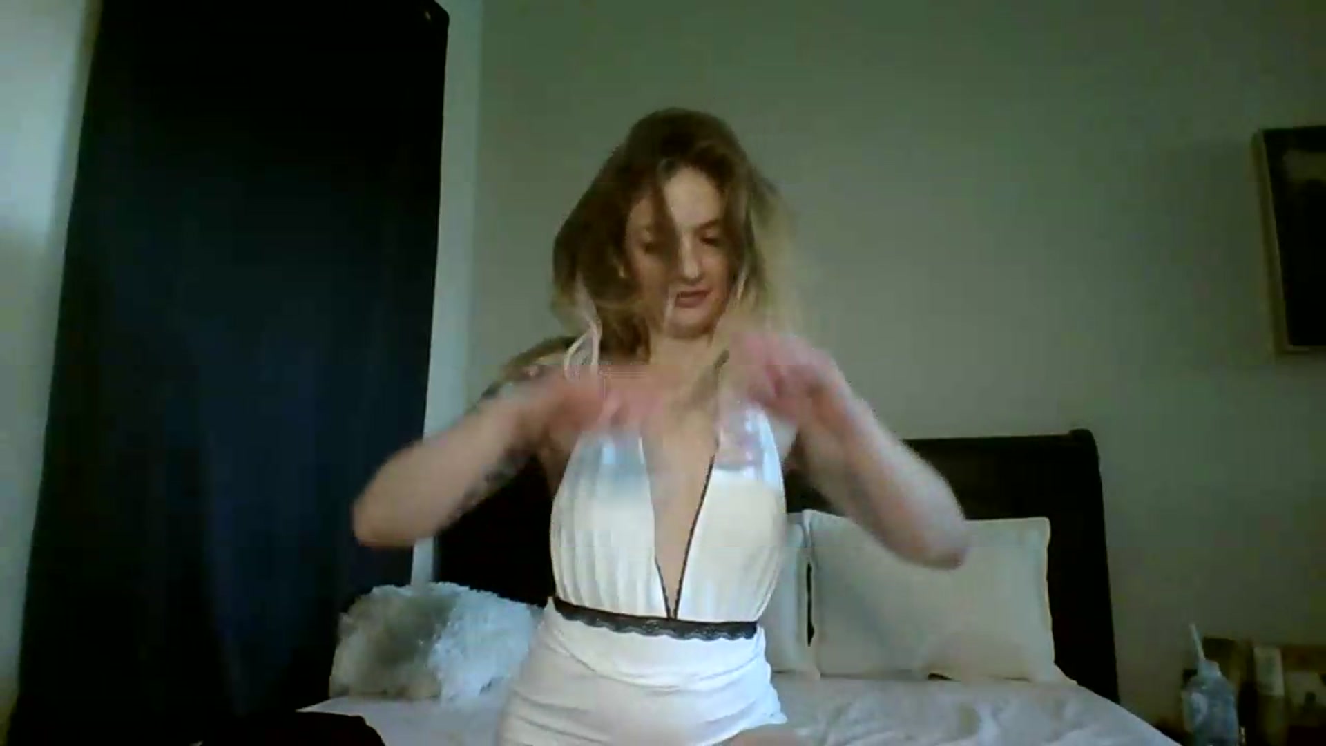 Gallery image thumbnail from mylabearxo's myfreecams stream on, 08/17/2026, 18:05 image 12 of 20