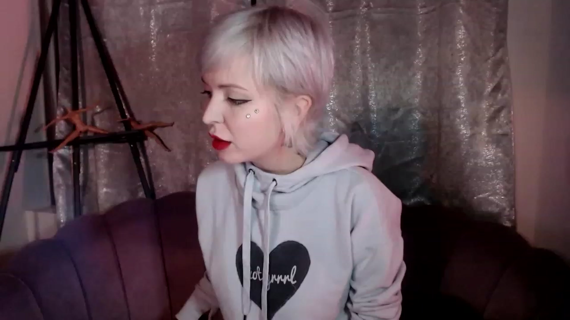 Gallery image thumbnail from myrafreecams's myfreecams stream on, 12/17/2022, 07:36 image 11 of 20