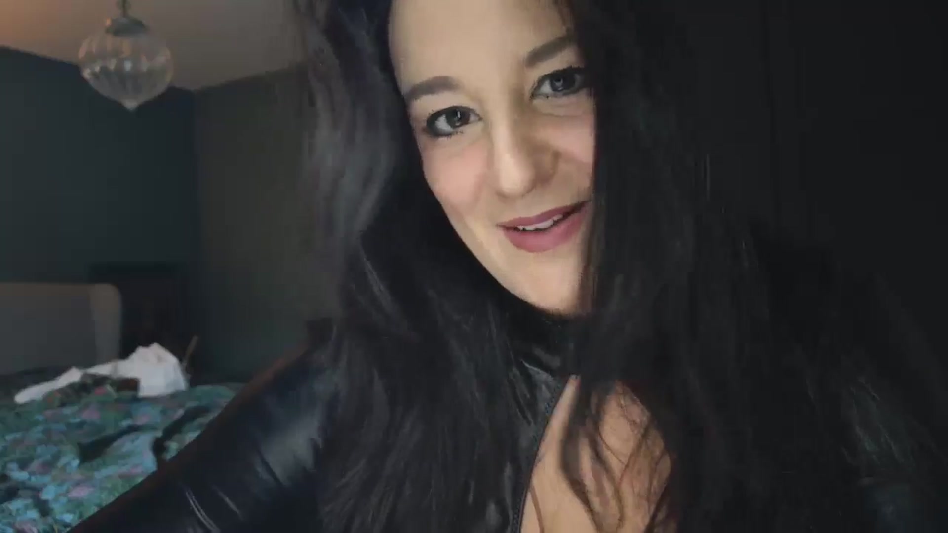 Gallery image thumbnail from mysteryriver's myfreecams stream on, 12/18/2024, 12:07 image 3 of 20