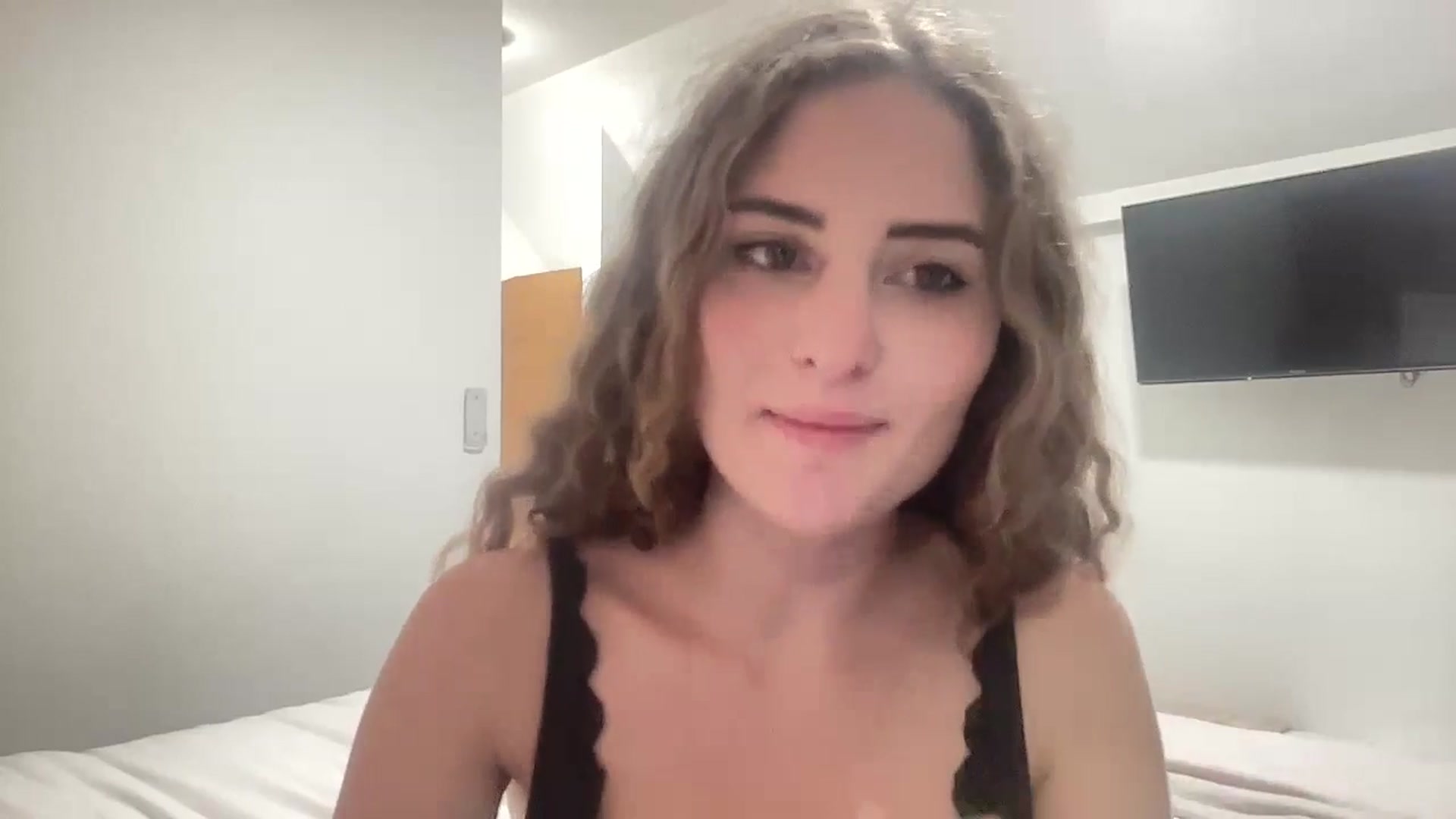 Gallery image thumbnail from mysticgirl333's myfreecams stream on, 04/16/2024, 12:50 image 4 of 20