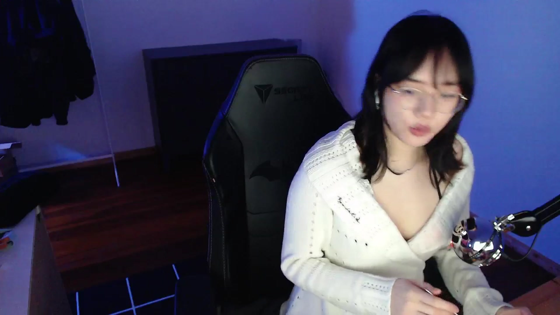 Gallery image thumbnail from n435899's myfreecams stream on, 02/28/2024, 07:39 image 4 of 20