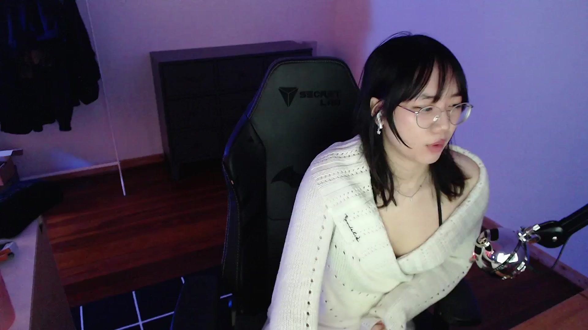 Gallery image thumbnail from n435899's myfreecams stream on, 02/28/2024, 07:39 image 15 of 20