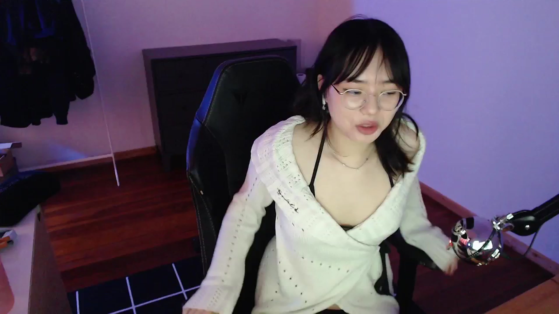 Gallery image thumbnail from n435899's myfreecams stream on, 02/28/2024, 07:39 image 18 of 20