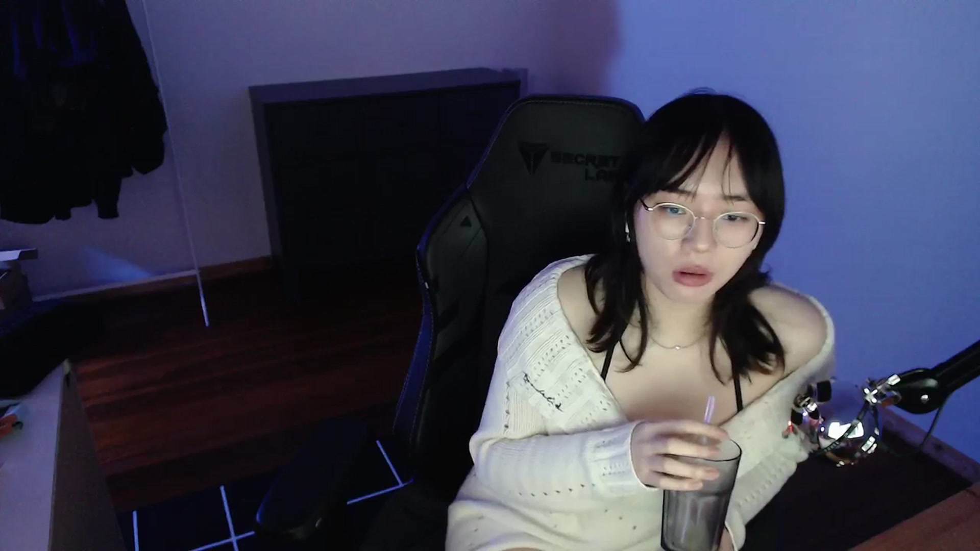 Gallery image thumbnail from n435899's myfreecams stream on, 02/28/2024, 07:39 image 8 of 20