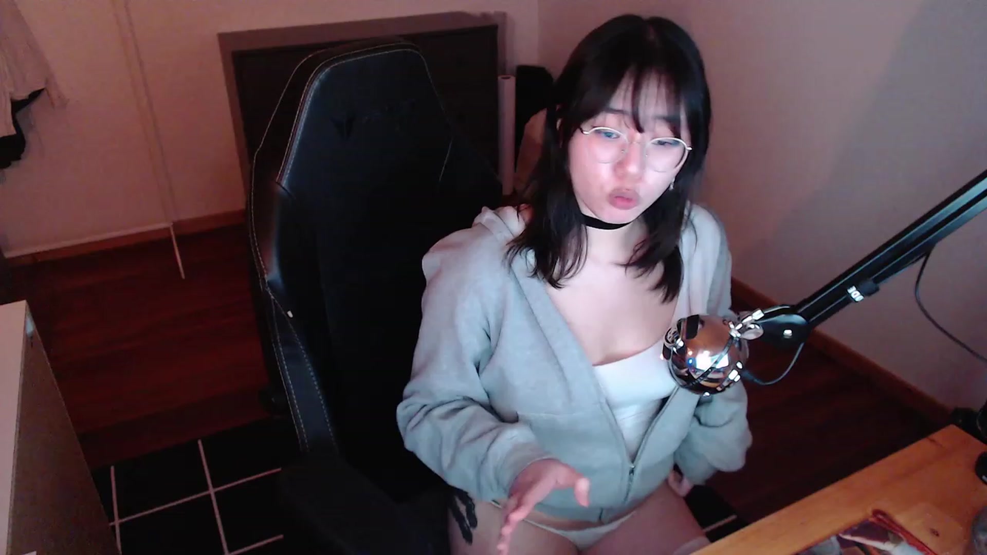 Gallery image thumbnail from n435899's myfreecams stream on, 03/11/2024, 20:15 image 5 of 20