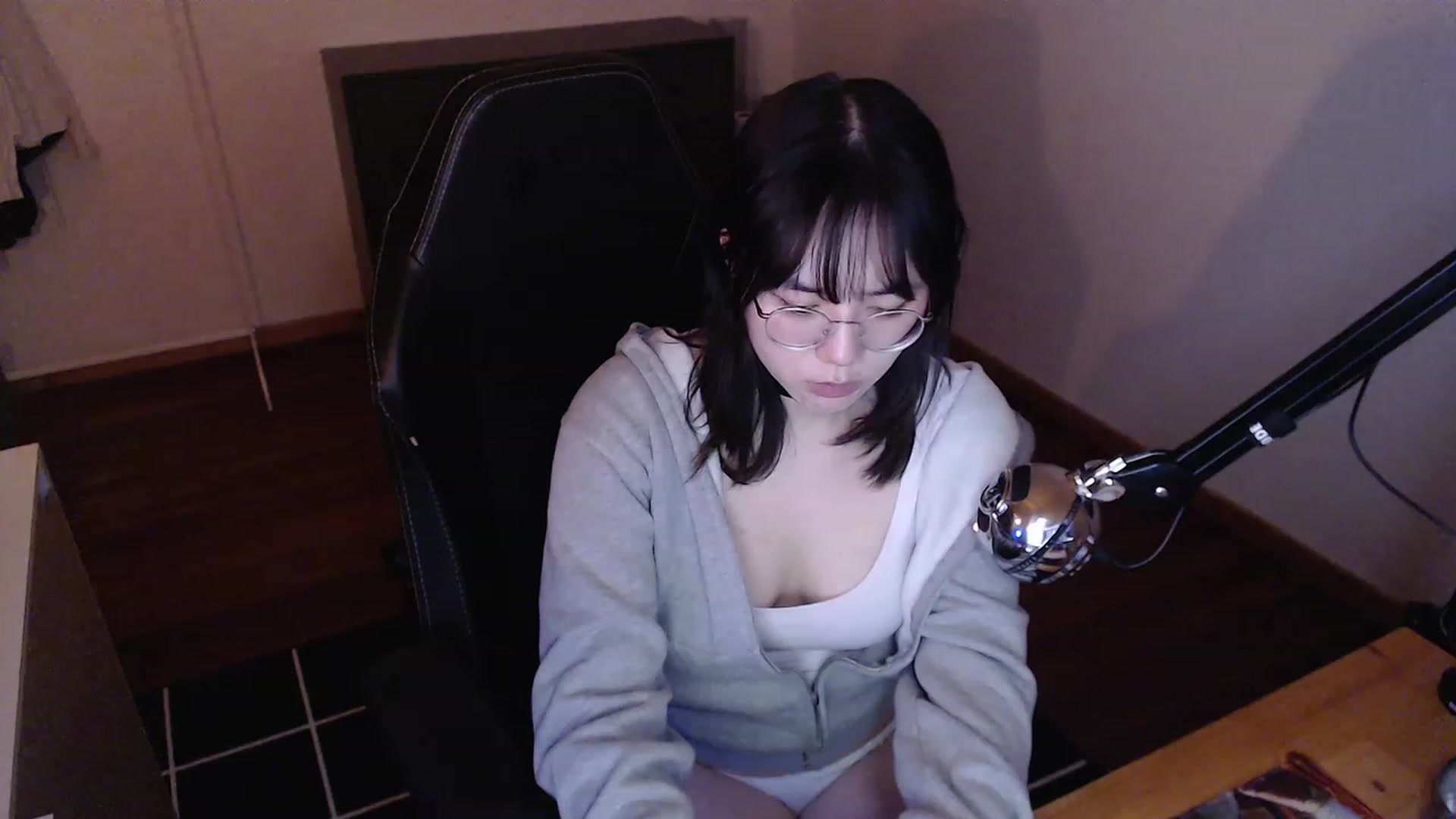 Gallery image thumbnail from n435899's myfreecams stream on, 03/11/2024, 20:15 image 17 of 20