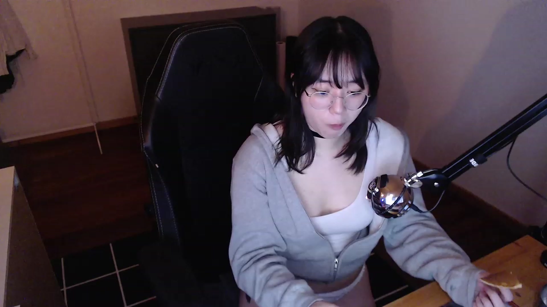 Gallery image thumbnail from n435899's myfreecams stream on, 03/11/2024, 20:15 image 11 of 20