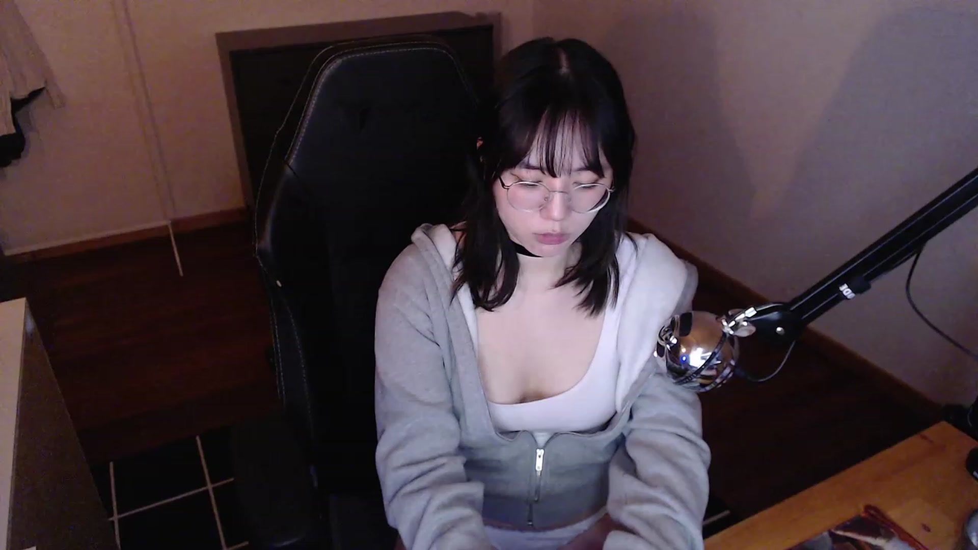 Gallery image thumbnail from n435899's myfreecams stream on, 03/11/2024, 20:15 image 16 of 20
