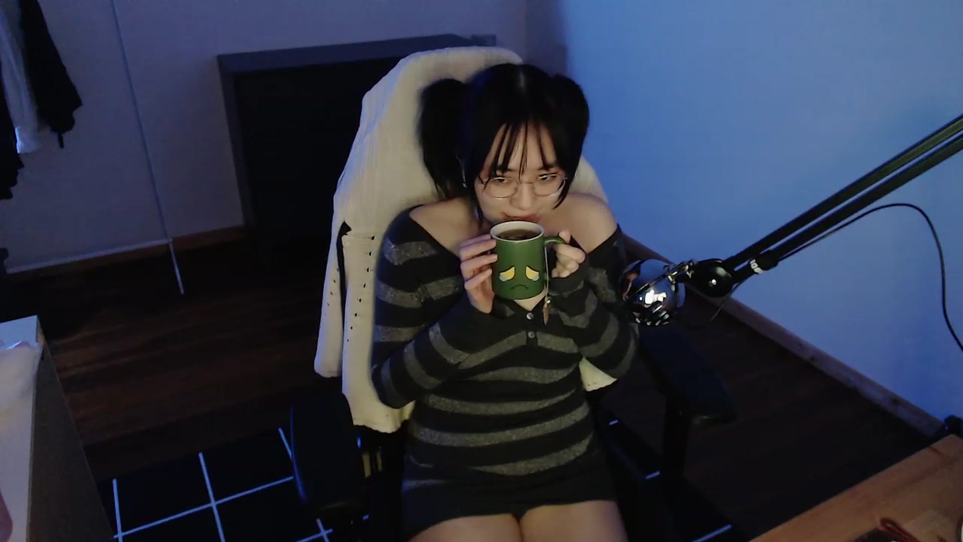 Gallery image thumbnail from n435899's myfreecams stream on, 03/13/2024, 20:21 image 20 of 20