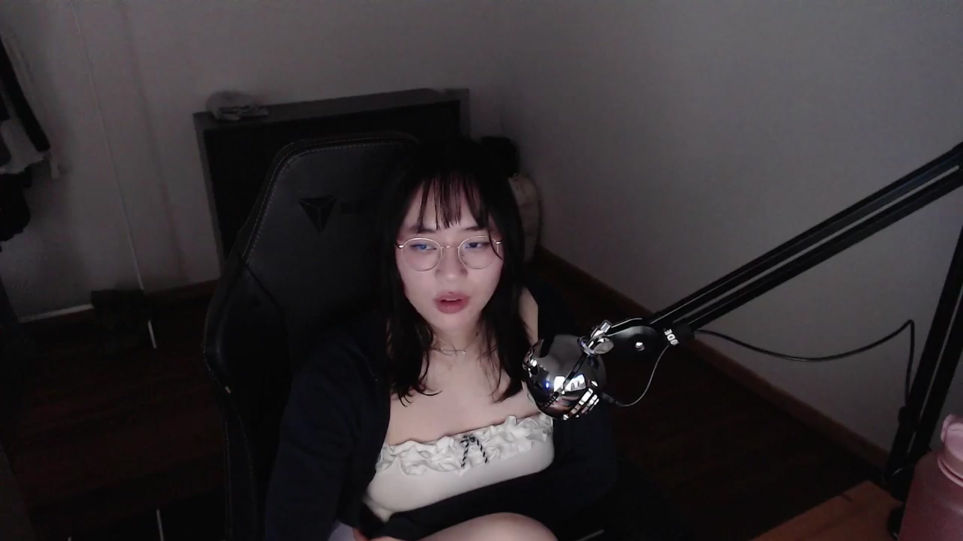 Gallery image thumbnail from n435899's myfreecams stream on, 03/27/2024, 17:29 image 7 of 20