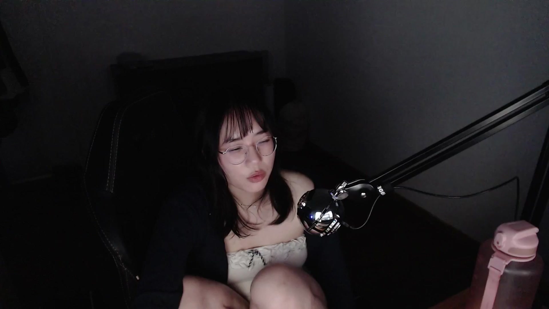 Gallery image thumbnail from n435899's myfreecams stream on, 03/27/2024, 17:29 image 20 of 20