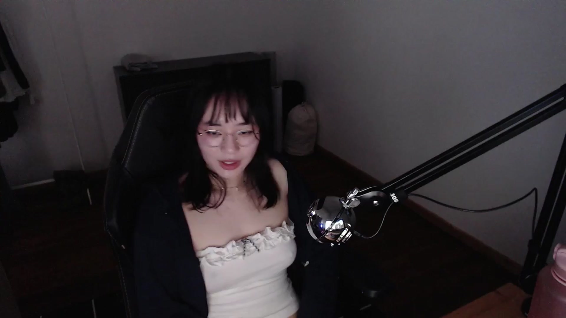 Gallery image thumbnail from n435899's myfreecams stream on, 03/27/2024, 17:29 image 9 of 20
