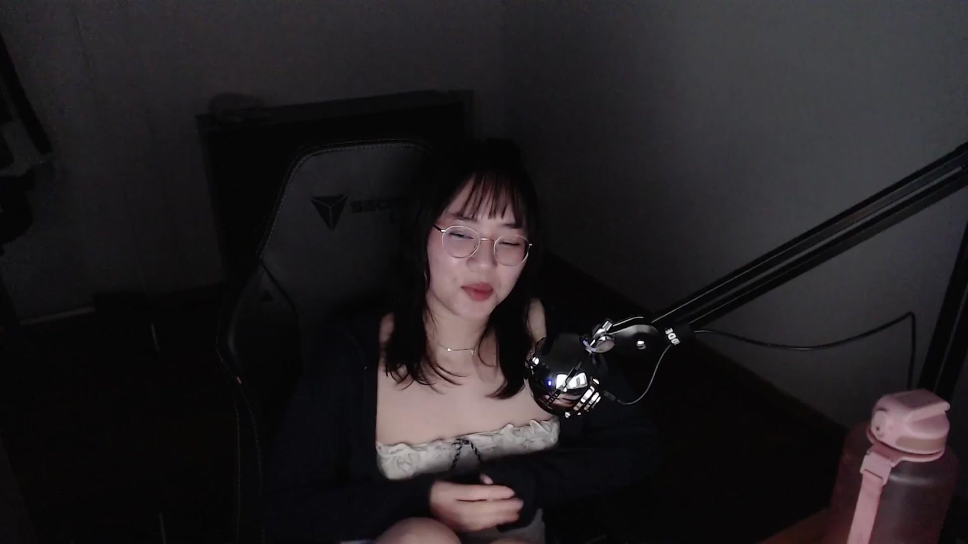 Gallery image thumbnail from n435899's myfreecams stream on, 03/27/2024, 17:29 image 16 of 20