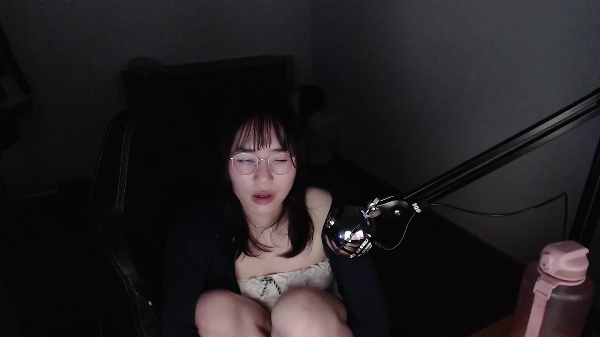 Gallery image thumbnail from n435899's myfreecams stream on, 03/27/2024, 17:29 image 19 of 20