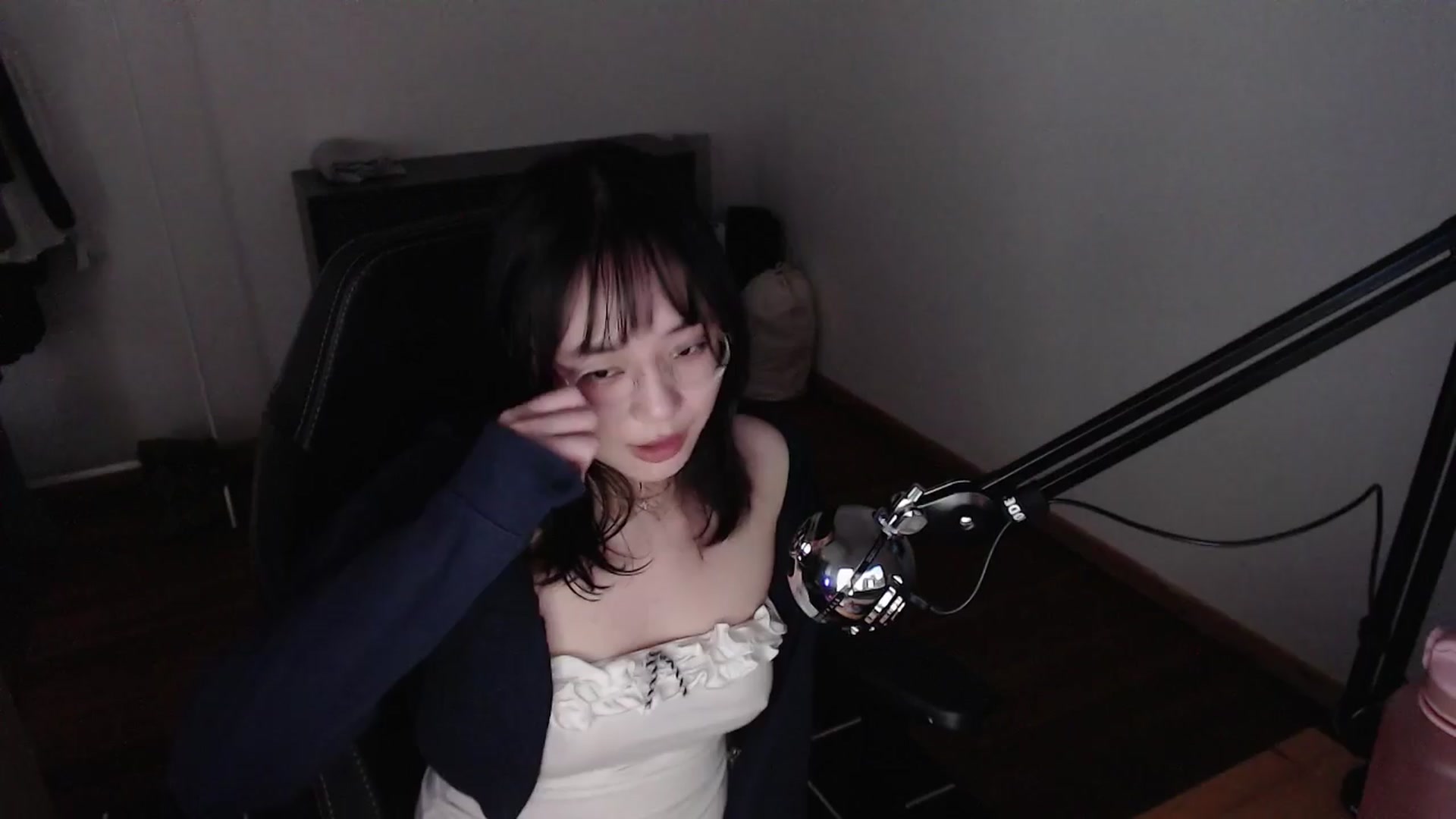 Gallery image thumbnail from n435899's myfreecams stream on, 03/27/2024, 17:29 image 8 of 20