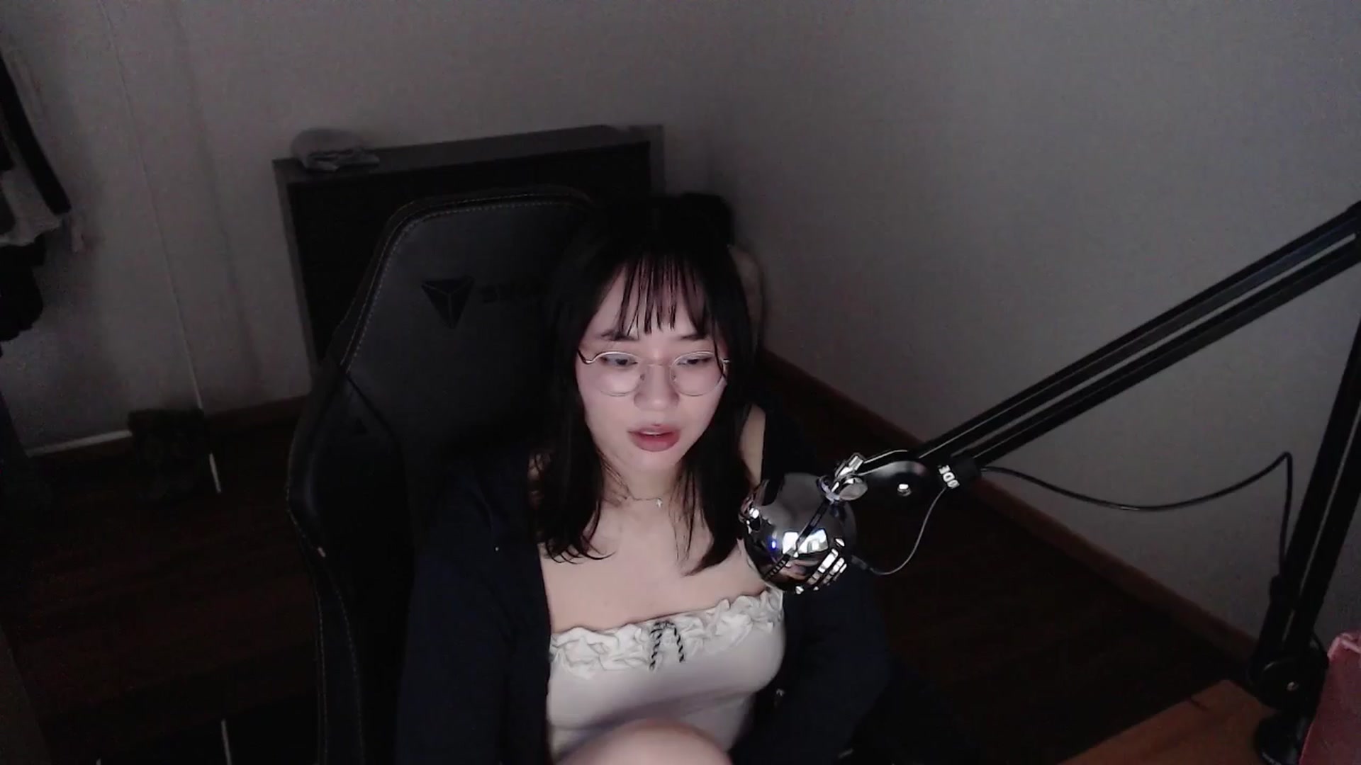 Gallery image thumbnail from n435899's myfreecams stream on, 03/27/2024, 17:29 image 5 of 20