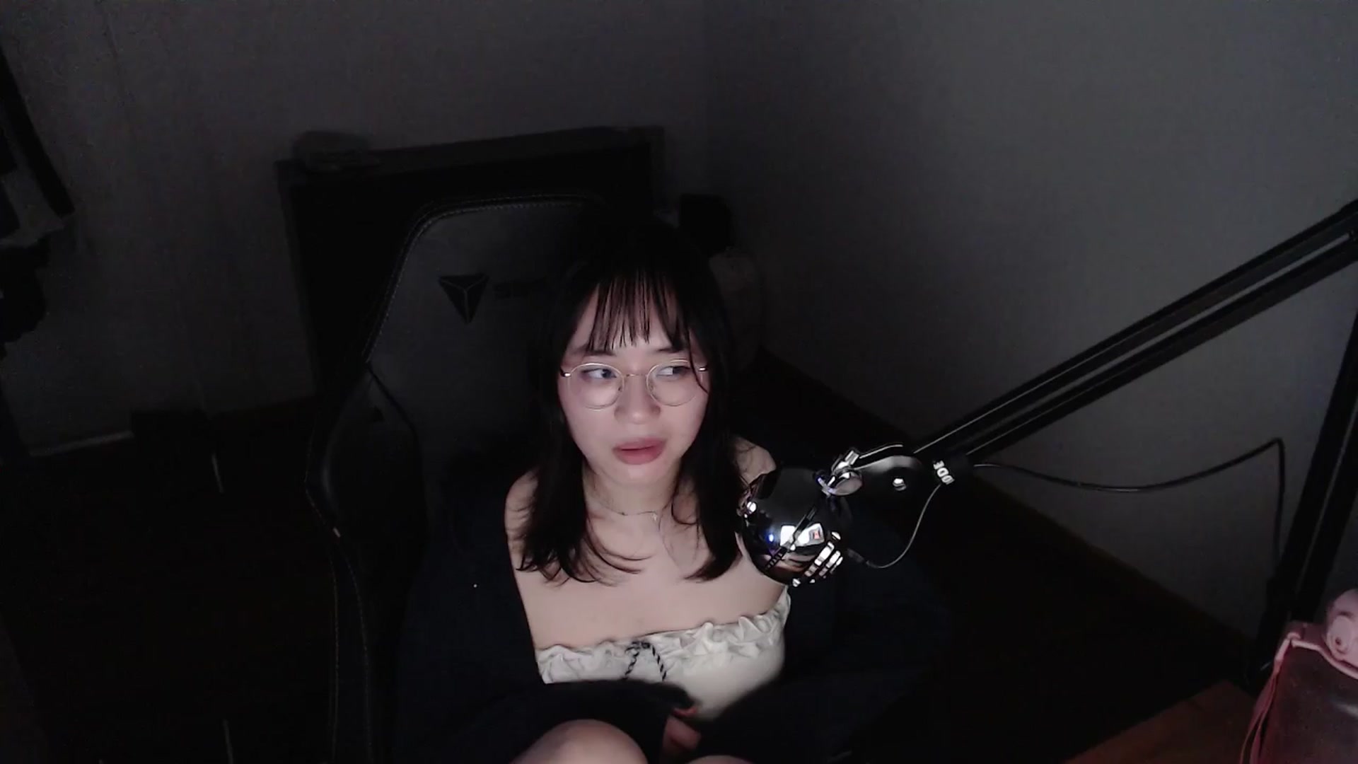 Gallery image thumbnail from n435899's myfreecams stream on, 03/27/2024, 17:29 image 15 of 20