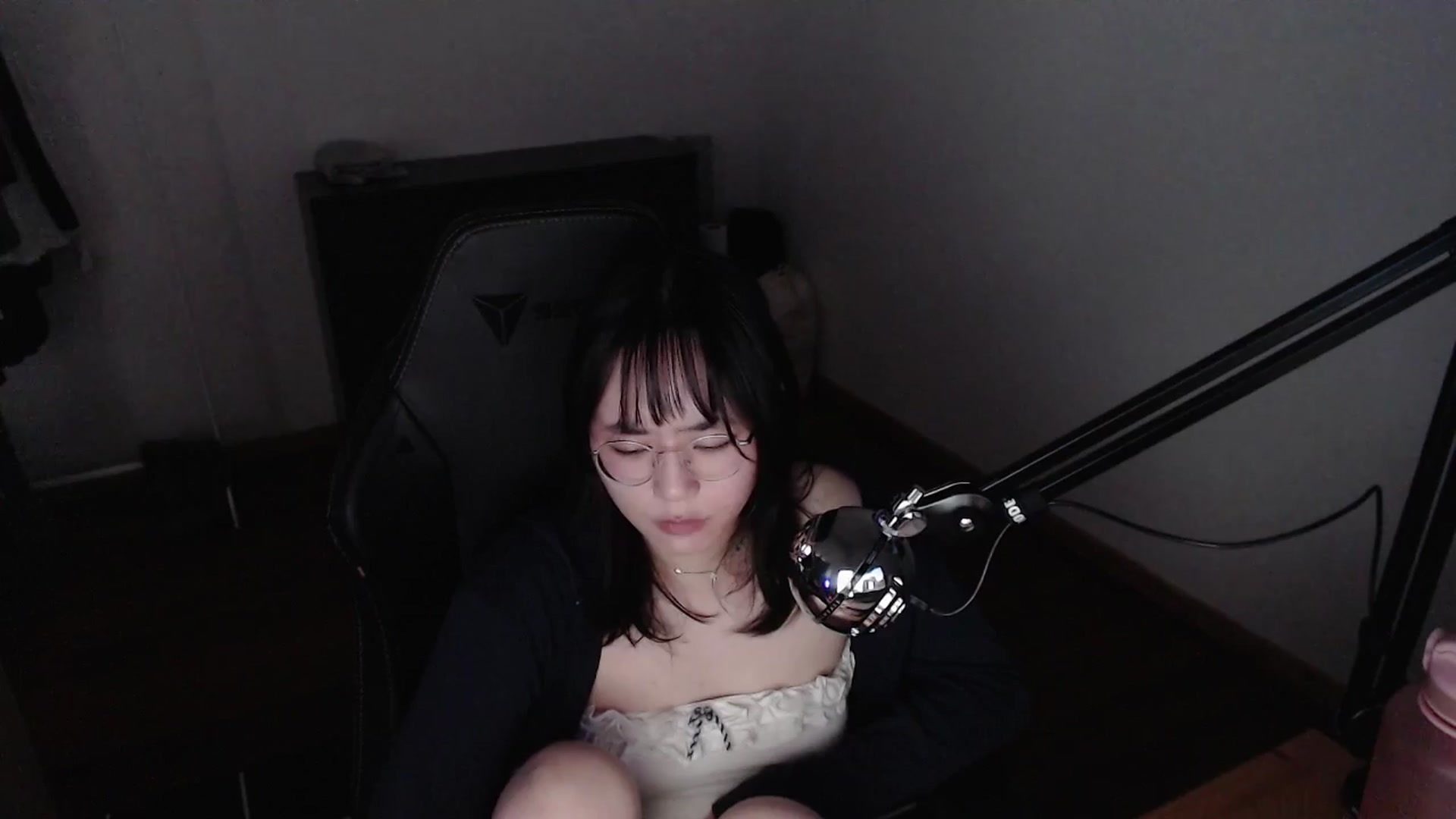 Gallery image thumbnail from n435899's myfreecams stream on, 03/27/2024, 17:29 image 12 of 20
