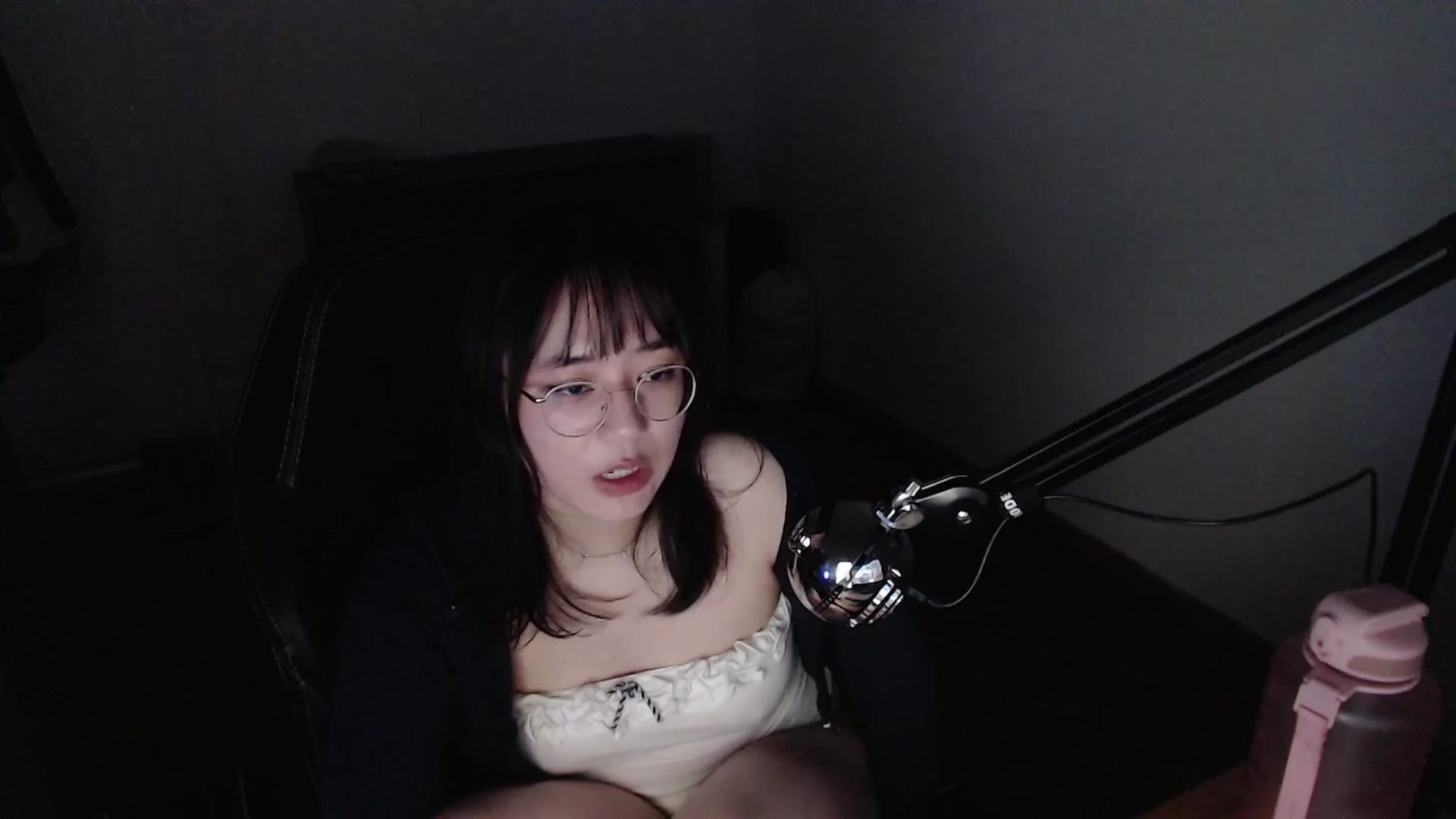 Gallery image thumbnail from n435899's myfreecams stream on, 03/27/2024, 17:29 image 17 of 20