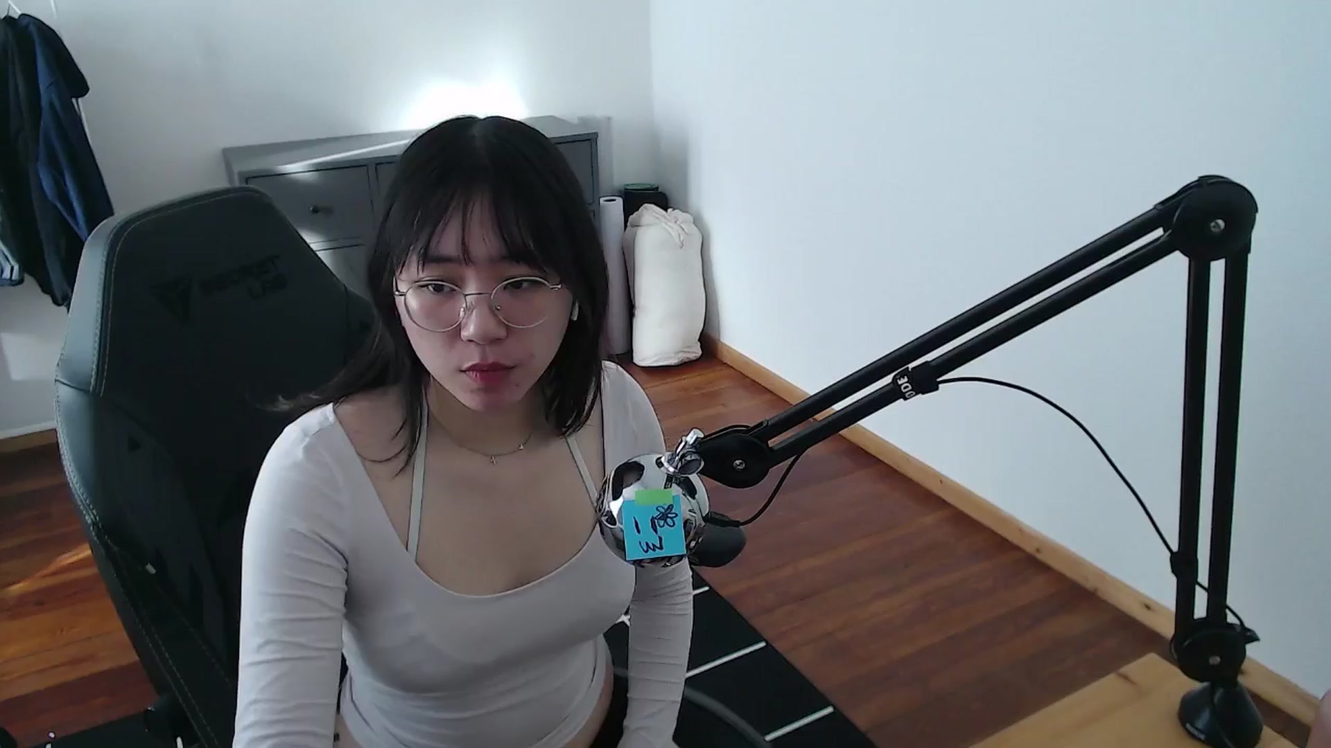 Gallery image thumbnail from n435899's myfreecams stream on, 04/04/2024, 08:35 image 4 of 20