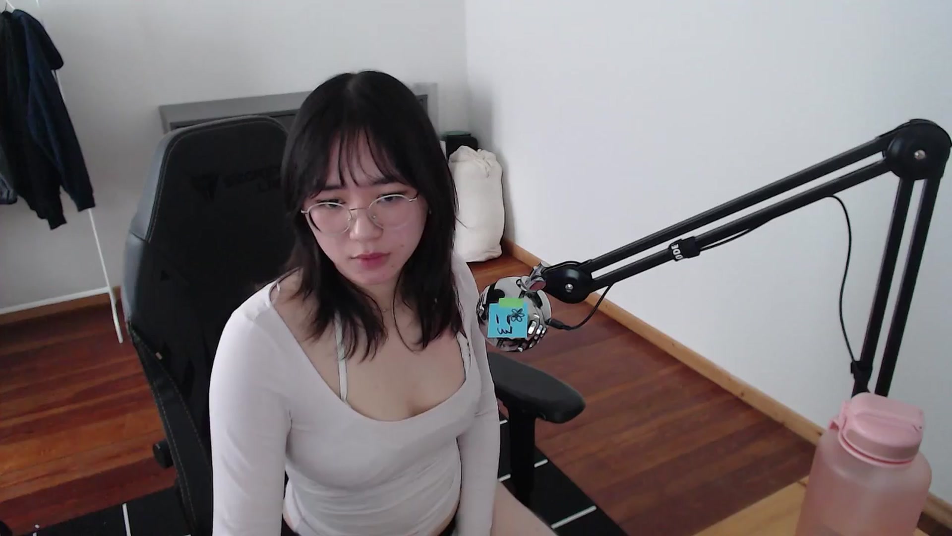 Gallery image thumbnail from n435899's myfreecams stream on, 04/04/2024, 10:45 image 19 of 20