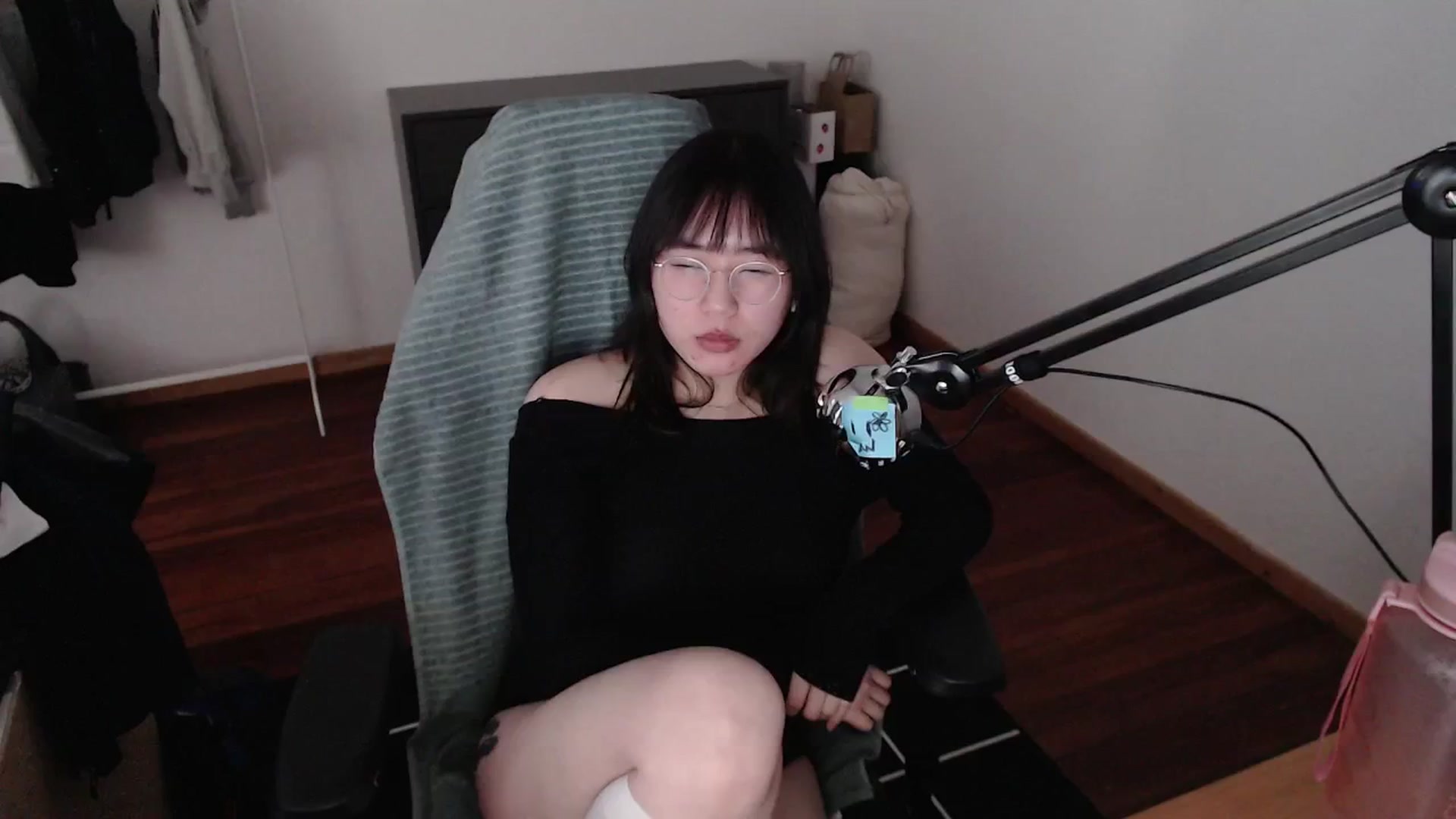 Gallery image thumbnail from n435899's myfreecams stream on, 04/25/2024, 15:38 image 19 of 20