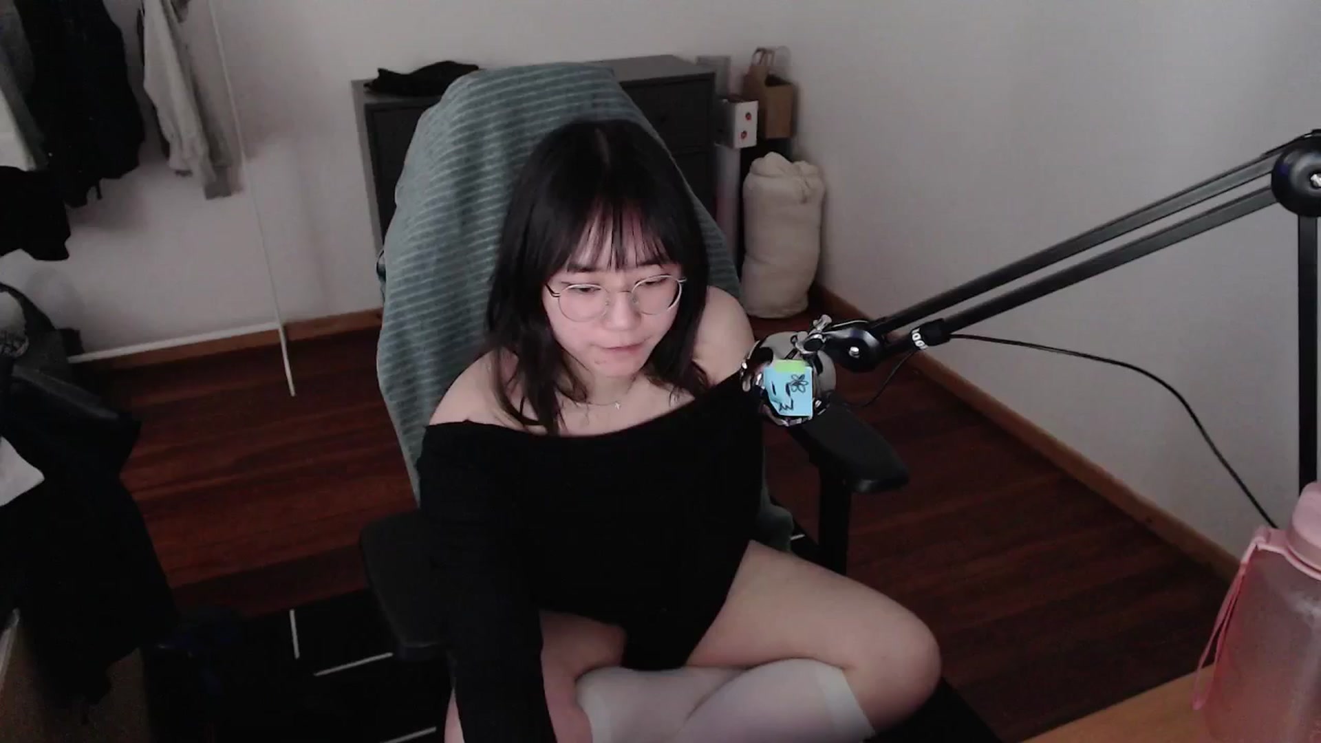 Gallery image thumbnail from n435899's myfreecams stream on, 04/25/2024, 15:38 image 13 of 20