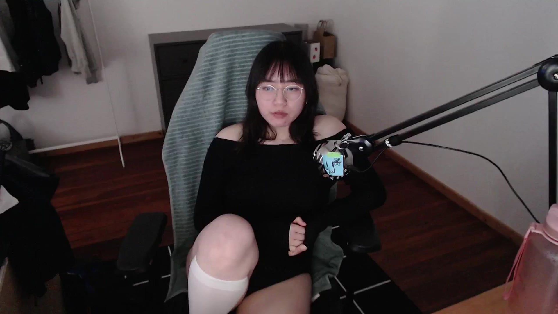 Gallery image thumbnail from n435899's myfreecams stream on, 04/25/2024, 15:38 image 18 of 20